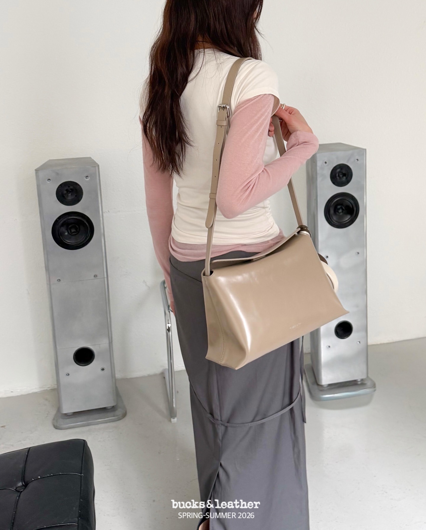 【26SS新皮】預訂_牛皮亮面 Bread bag 磁吸枕頭包 (L) By Bucks & leather