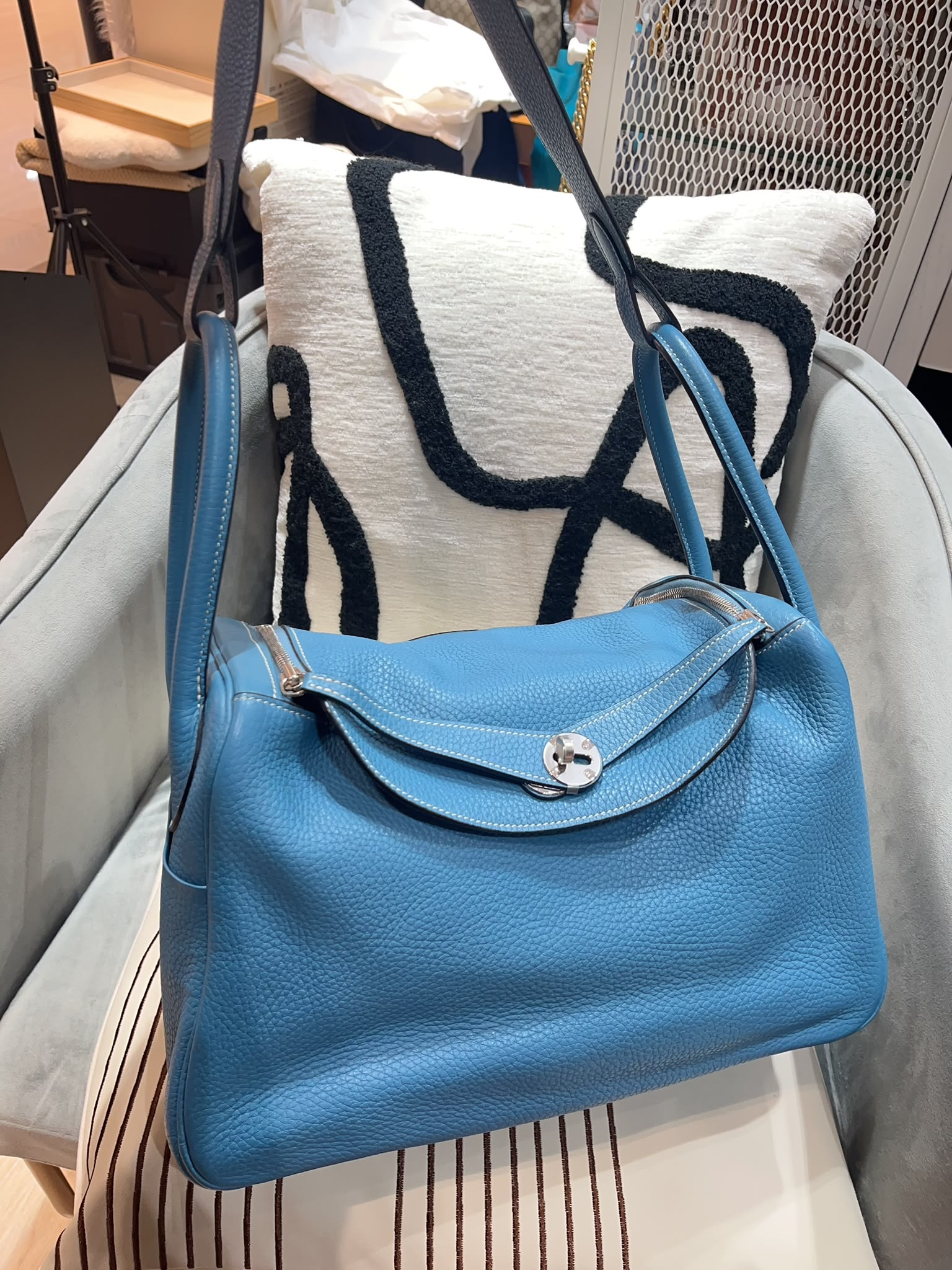 HERMES LIMDY 34,STAMP T,牛仔藍銀扣  100%Authentic, 95%new  ✅塵袋 