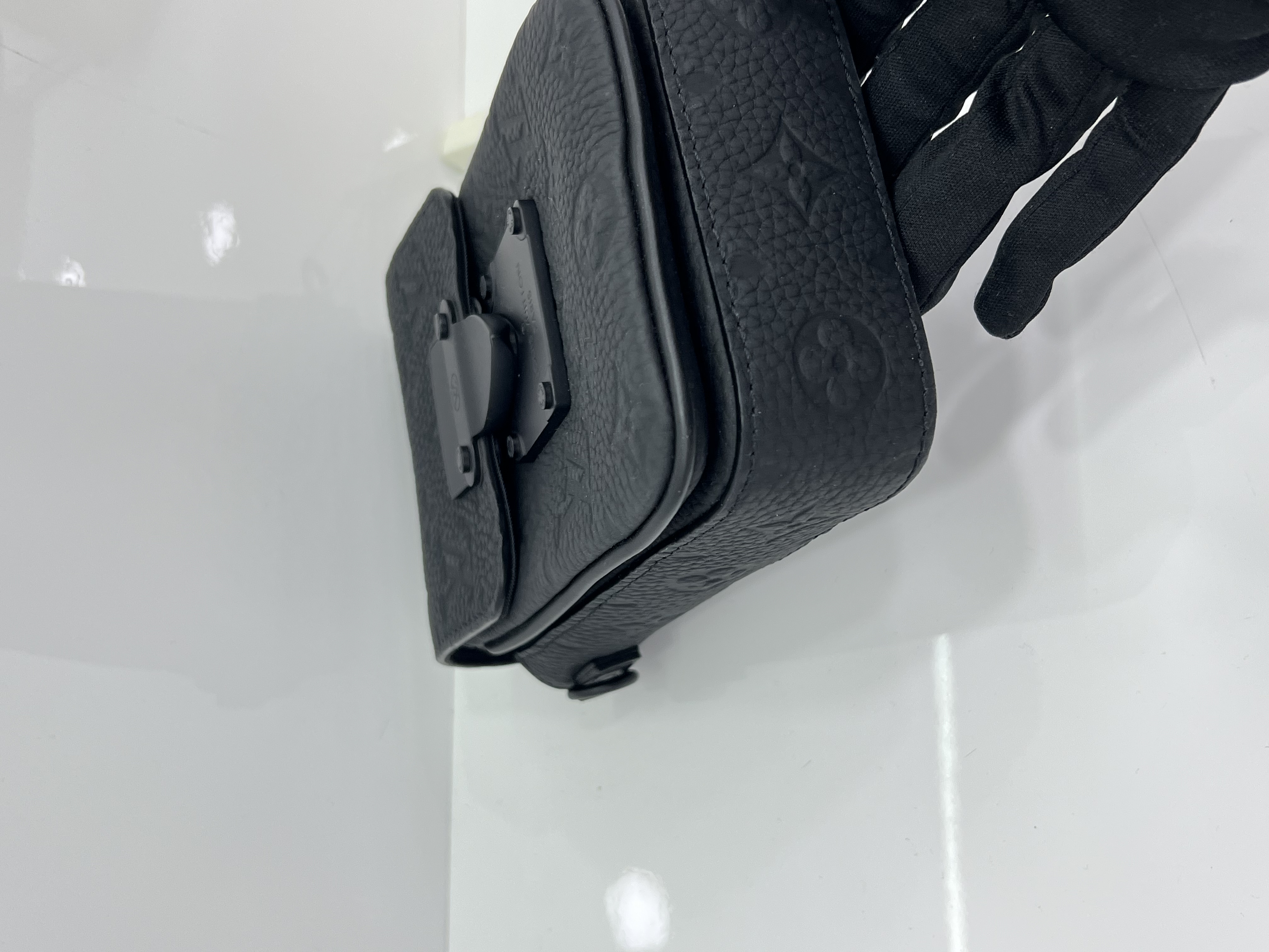 直播貨品 |  [1個-$100 2個-$300］EE26