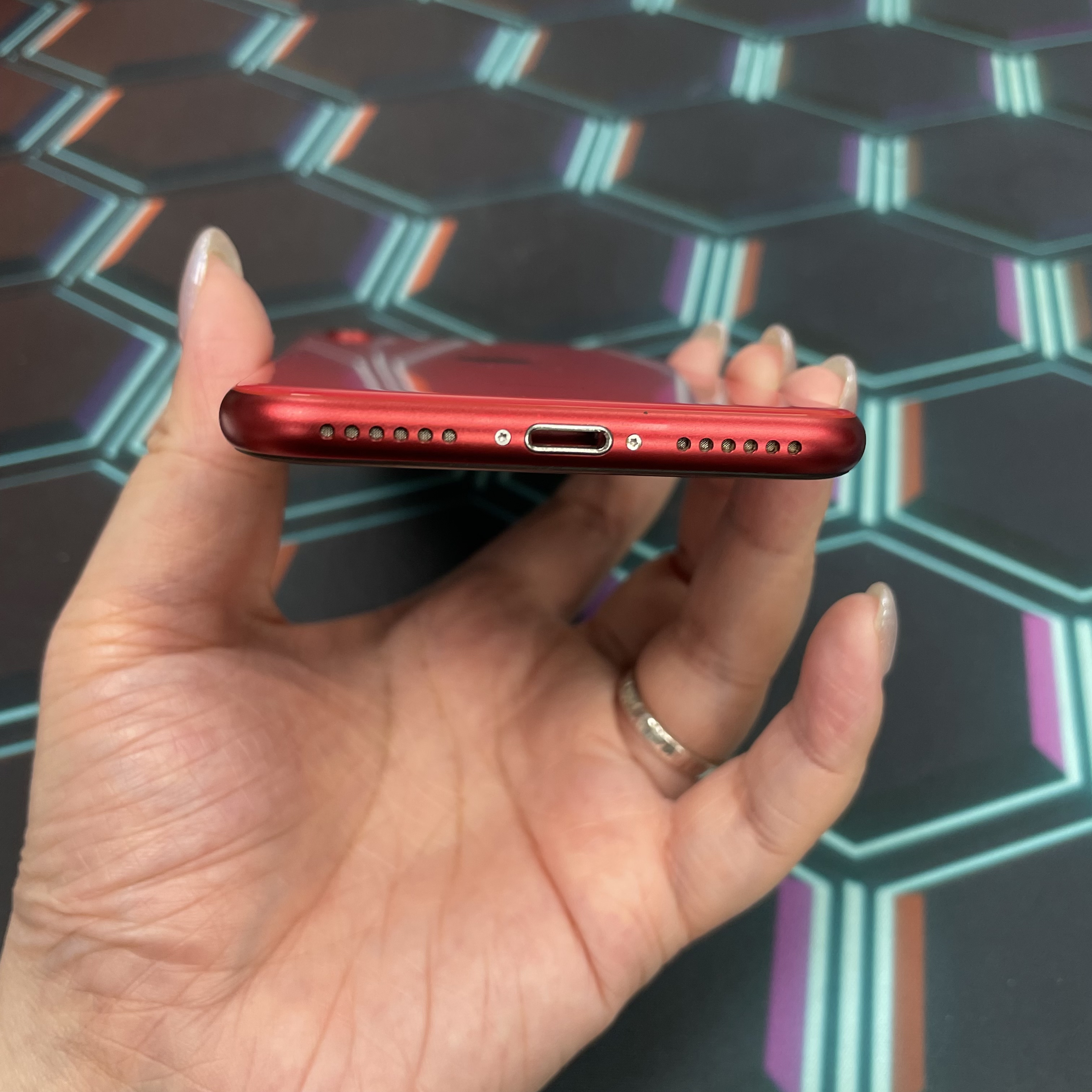 *7028 SE 2 完美機 128GB 電81 紅色 red