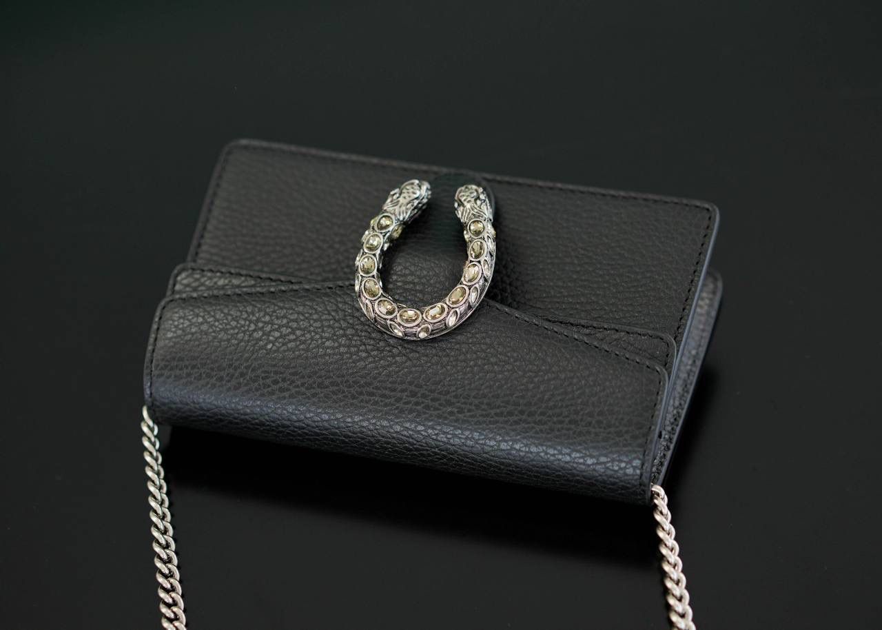 🥯GG Dionysus系列超迷你手袋酒神 黑色钻扣 16.5cm 正品售价,700 GG家小包推荐，酒神里面的经典款 经典酒神扣搭配原厂小牛皮全皮黑 出镜率非常高 简直是穿搭利器 官方款号 476432 尺寸迷你：16.5x10x4cm 小号：28x17x9cm