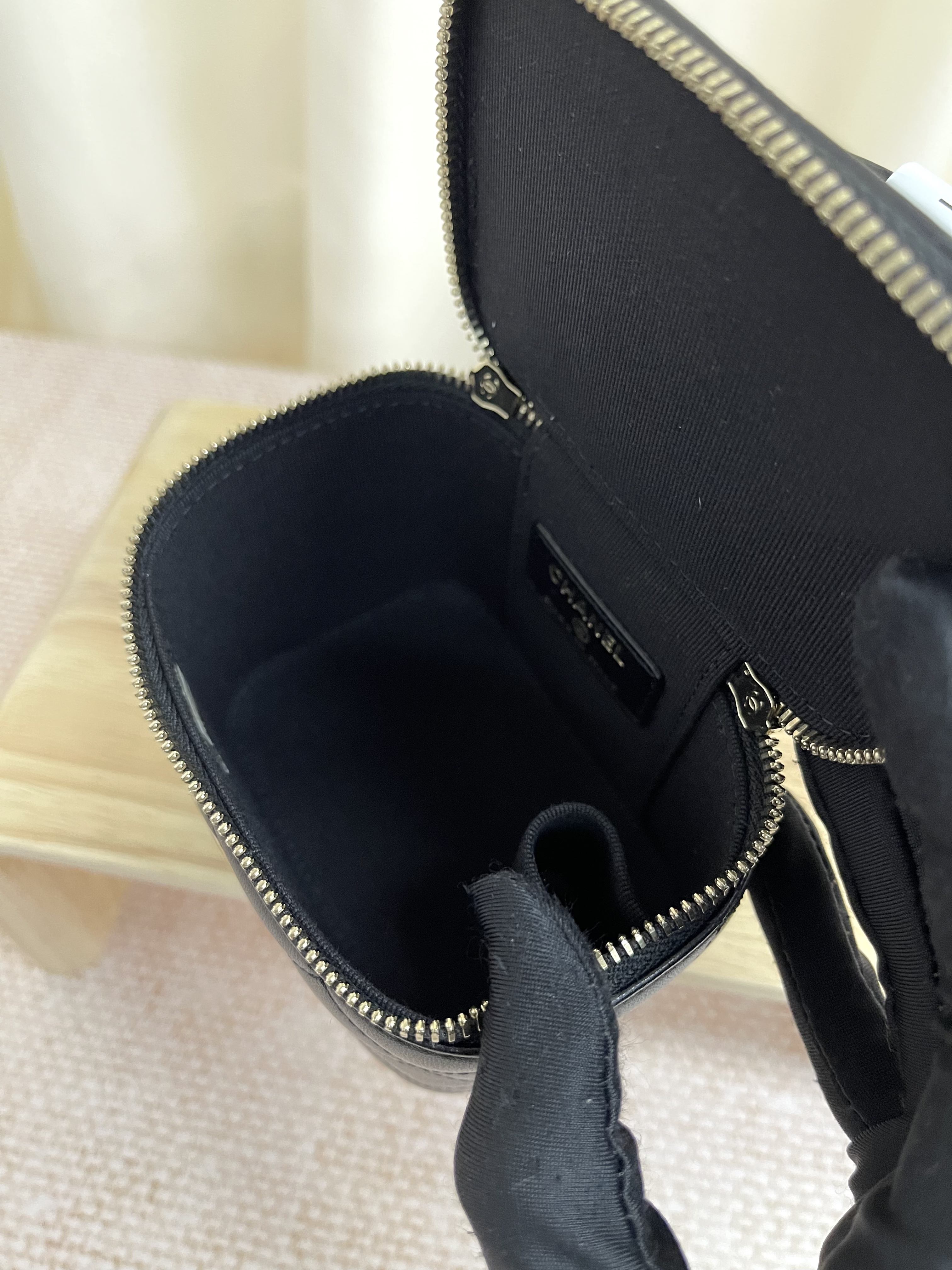 Unused item Chanel Vanity case/ Product Code: 26020701