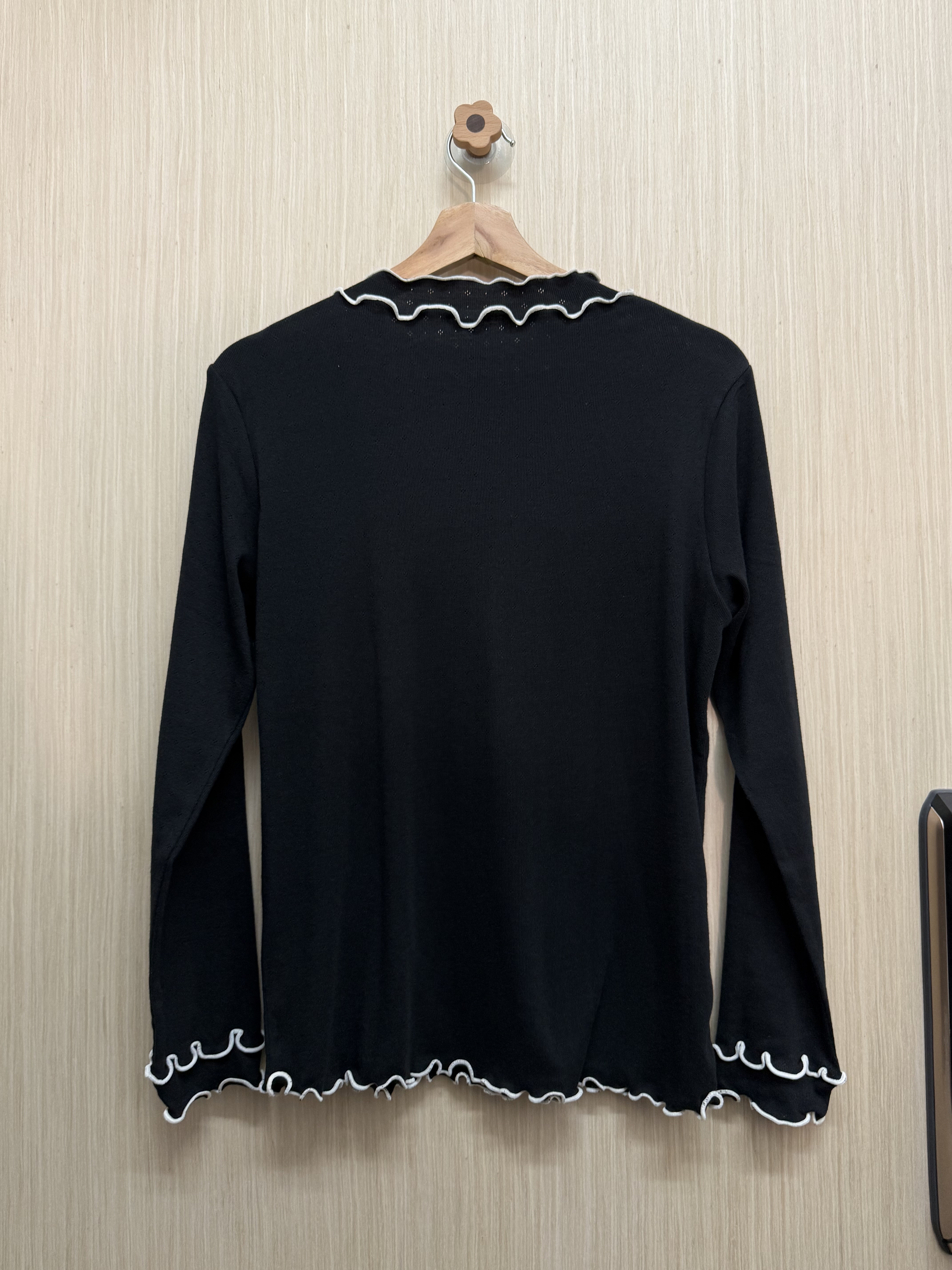 花紋雙層領𝐭𝐨𝐩（黑色）