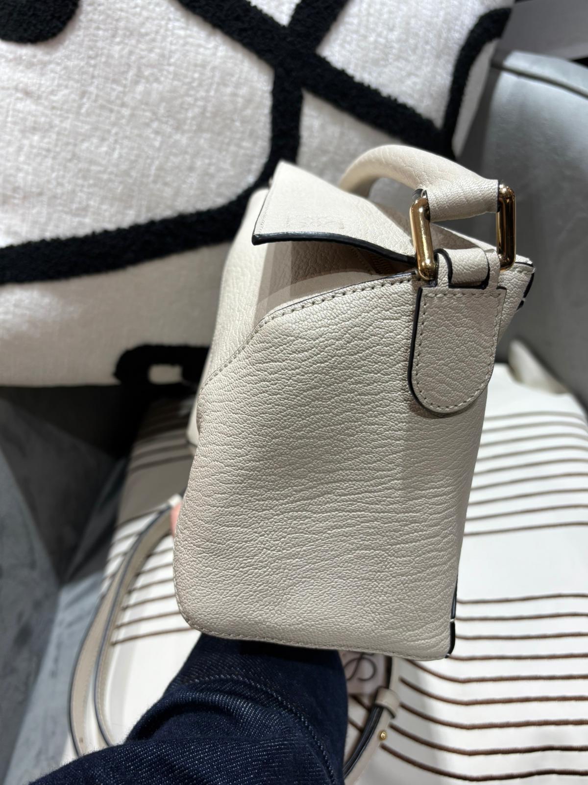 Loewe Puzzle Edge Small 100%Authentic, 99%New ✅Booklet ✅Dust bag