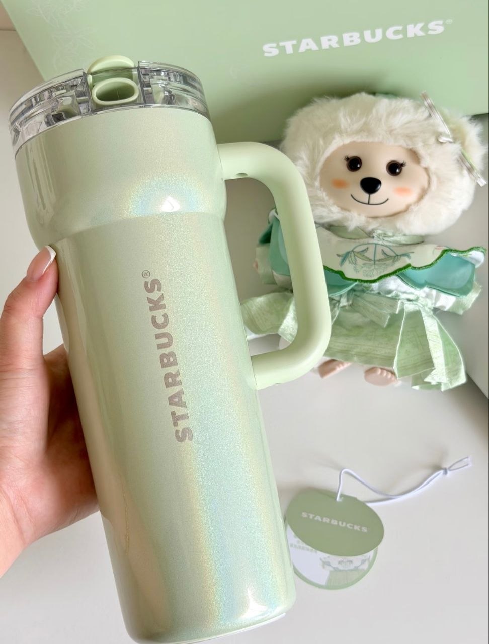 星巴克春序纹样系列〖 大容量不锈钢双饮口杯690ml配搪胶毛绒挂饰 〗🇨🇳