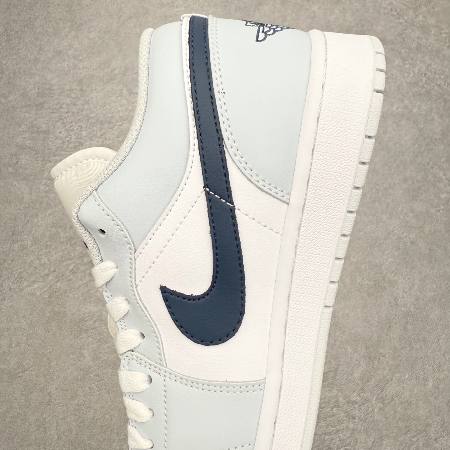 Air Jordan 1 Low 553558-146