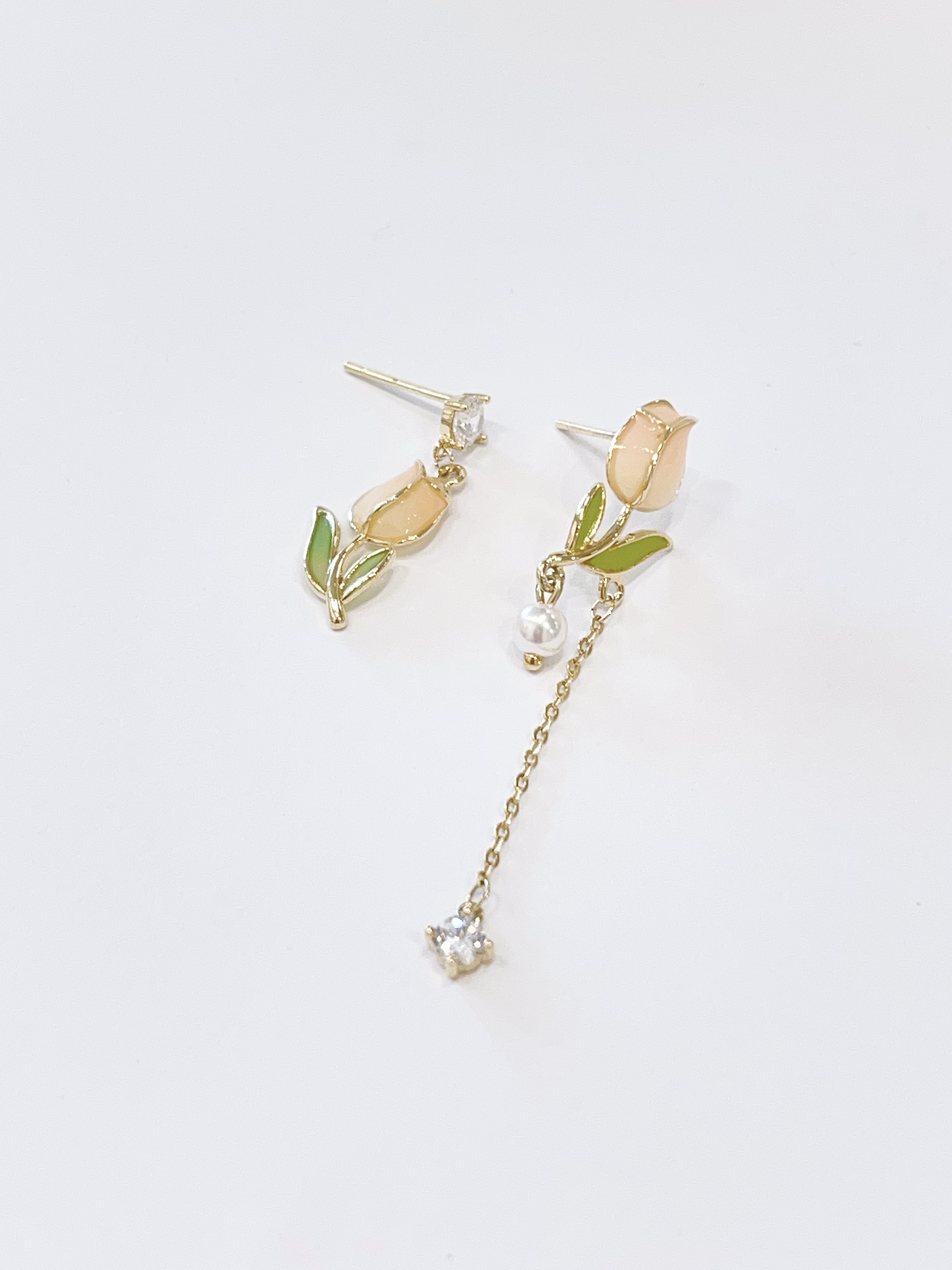 甜美不规则郁金香耳环