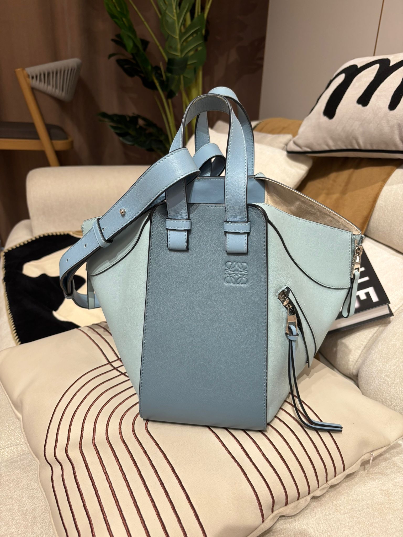 Loewe hammock medium 100%Authentic ,98%new✅dust bag 