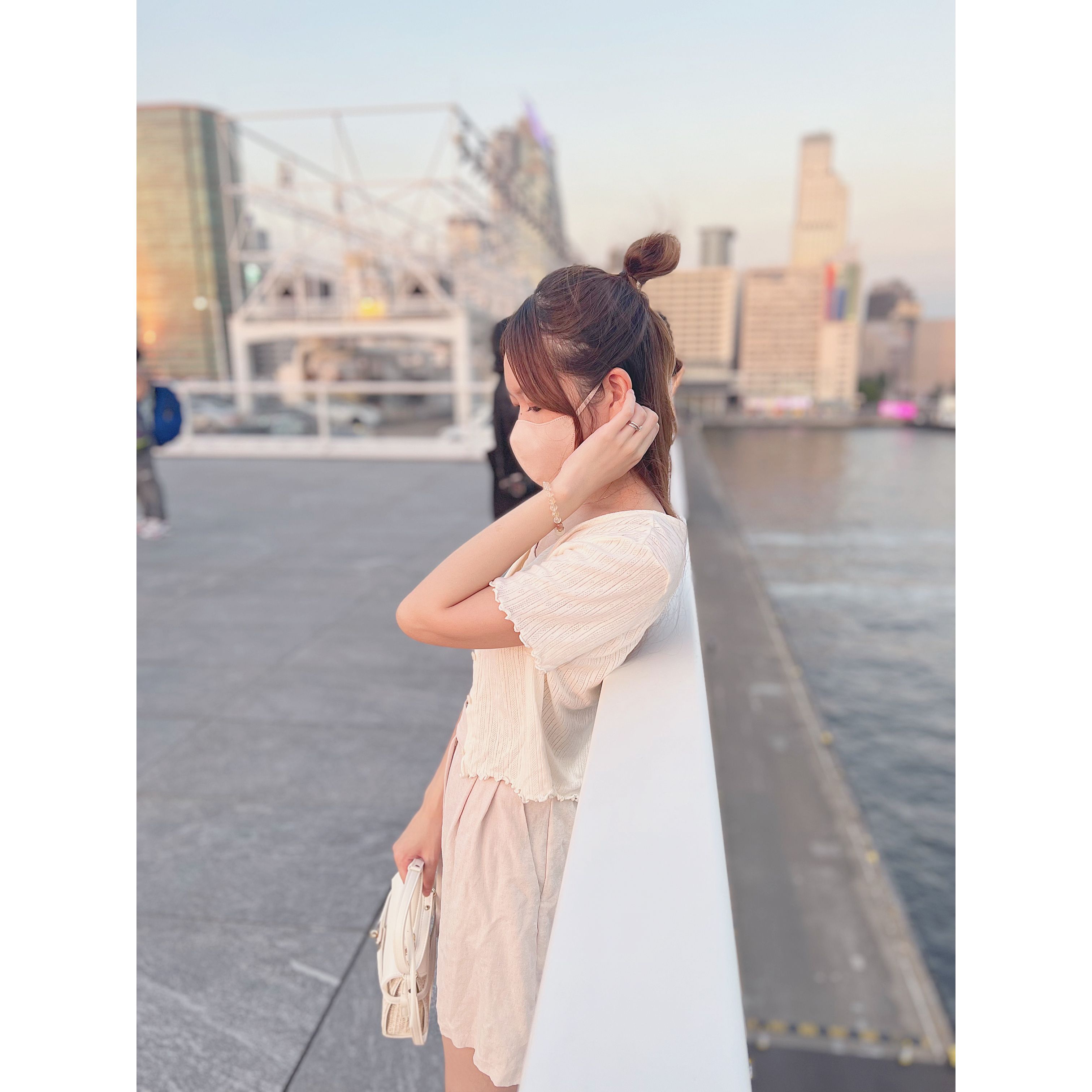 <最後現貨> <KR> ♥︎花花鈕捲邊鏤空cardigan* grey