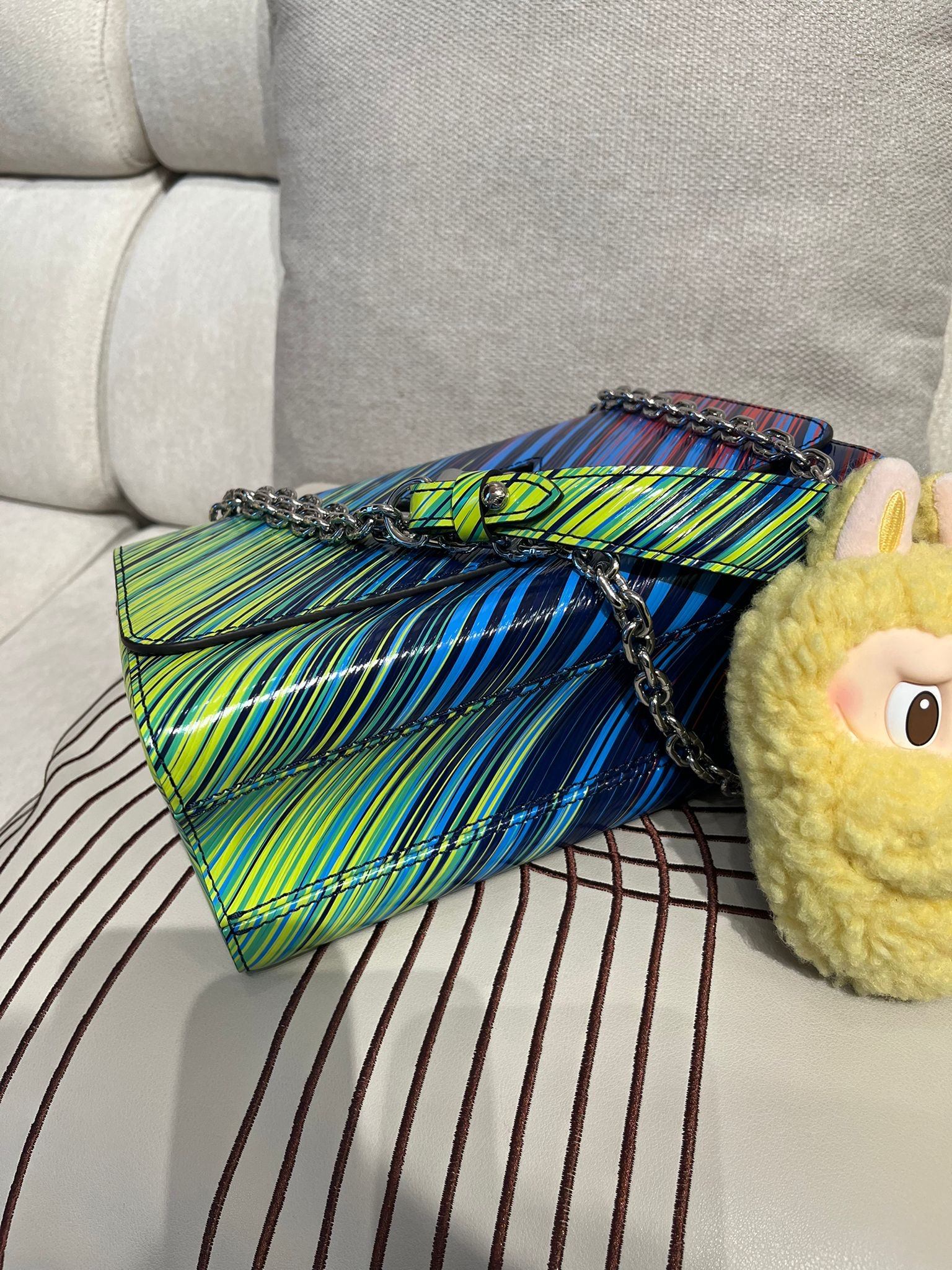 Lv twist mm epi leather 特別版 100%Authentic,95%new ✅mirror ✅dust bag ✨專門店售價$38,000📣 