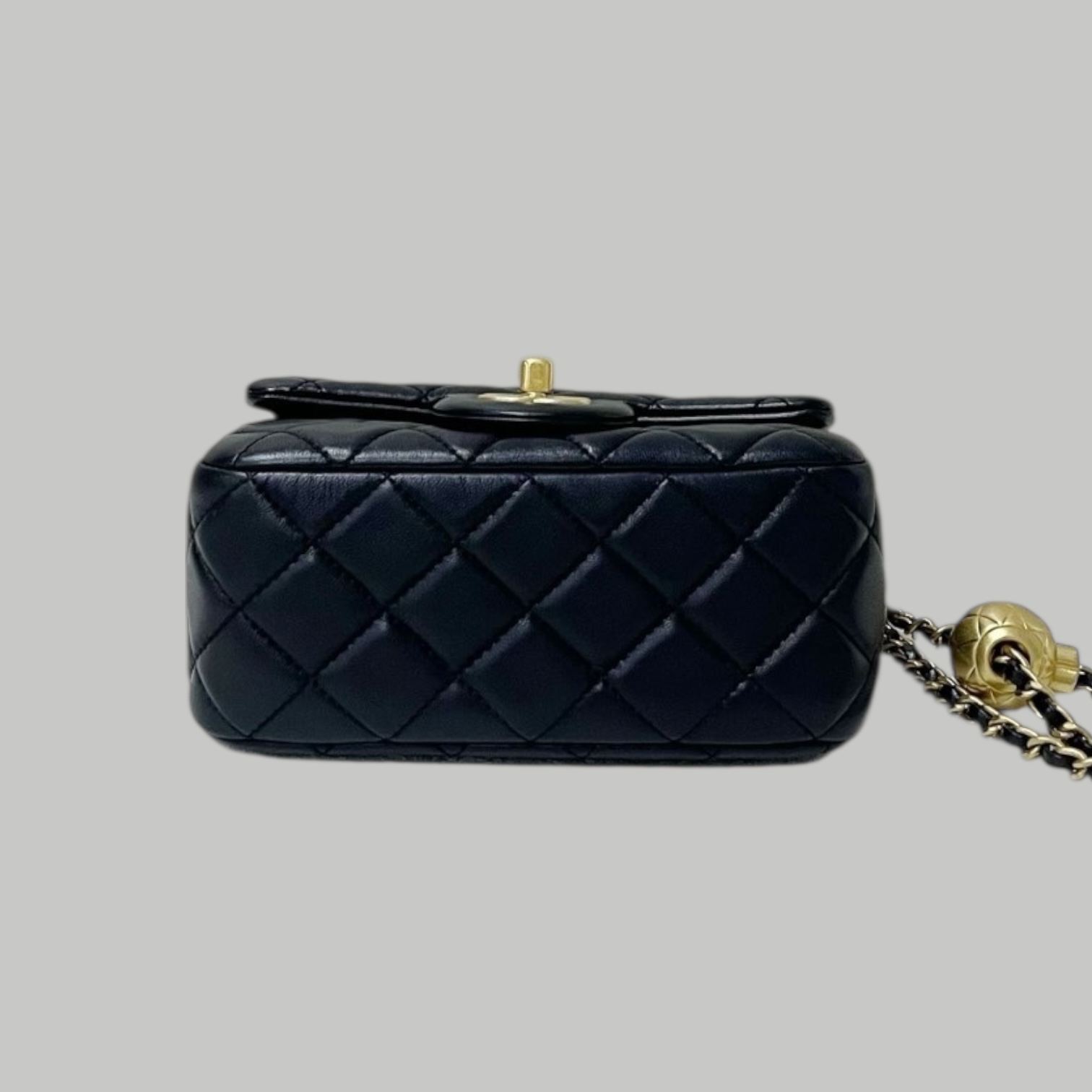 Chanel  Lambskin 金球方胖