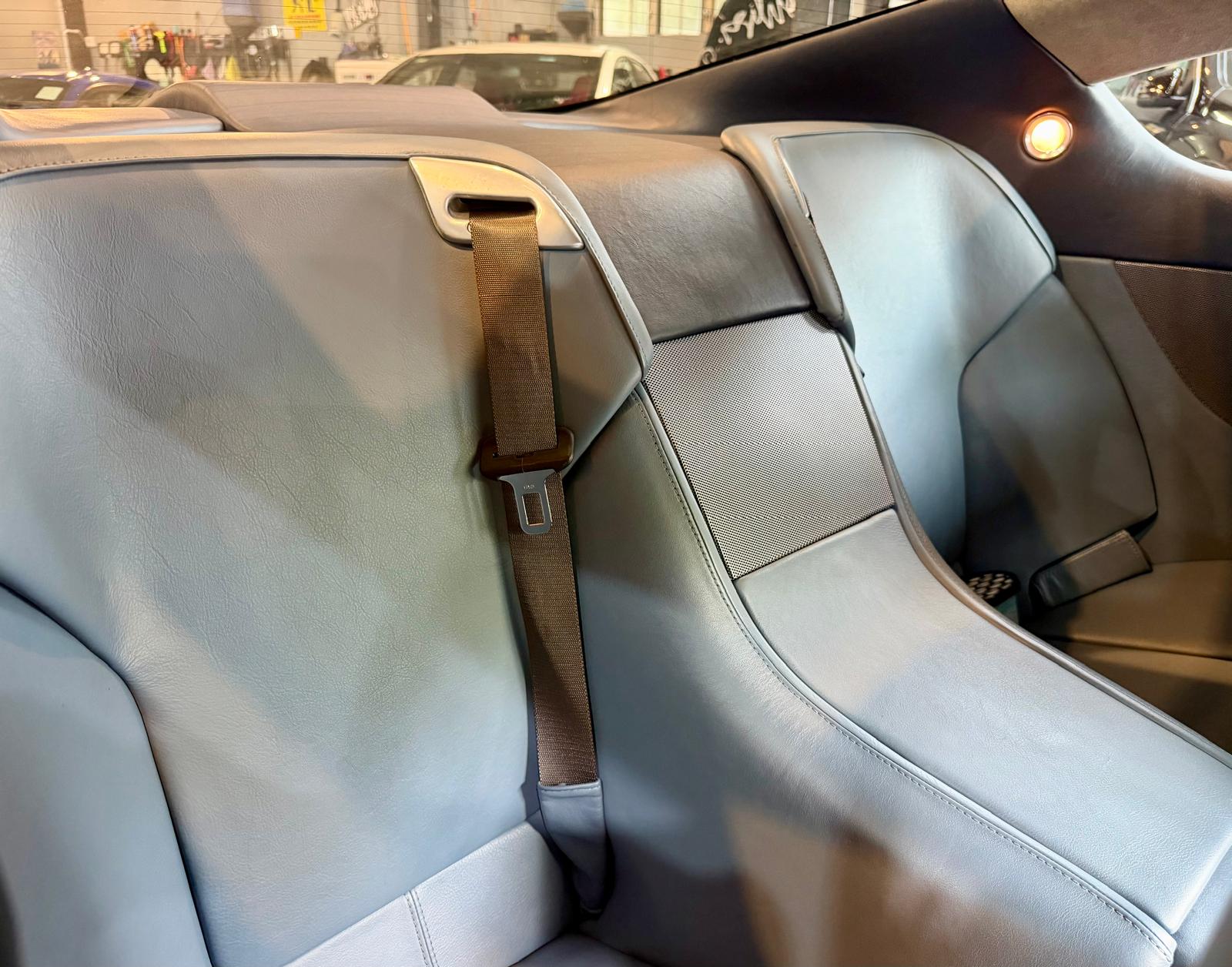 Aston Martin DB9 2004