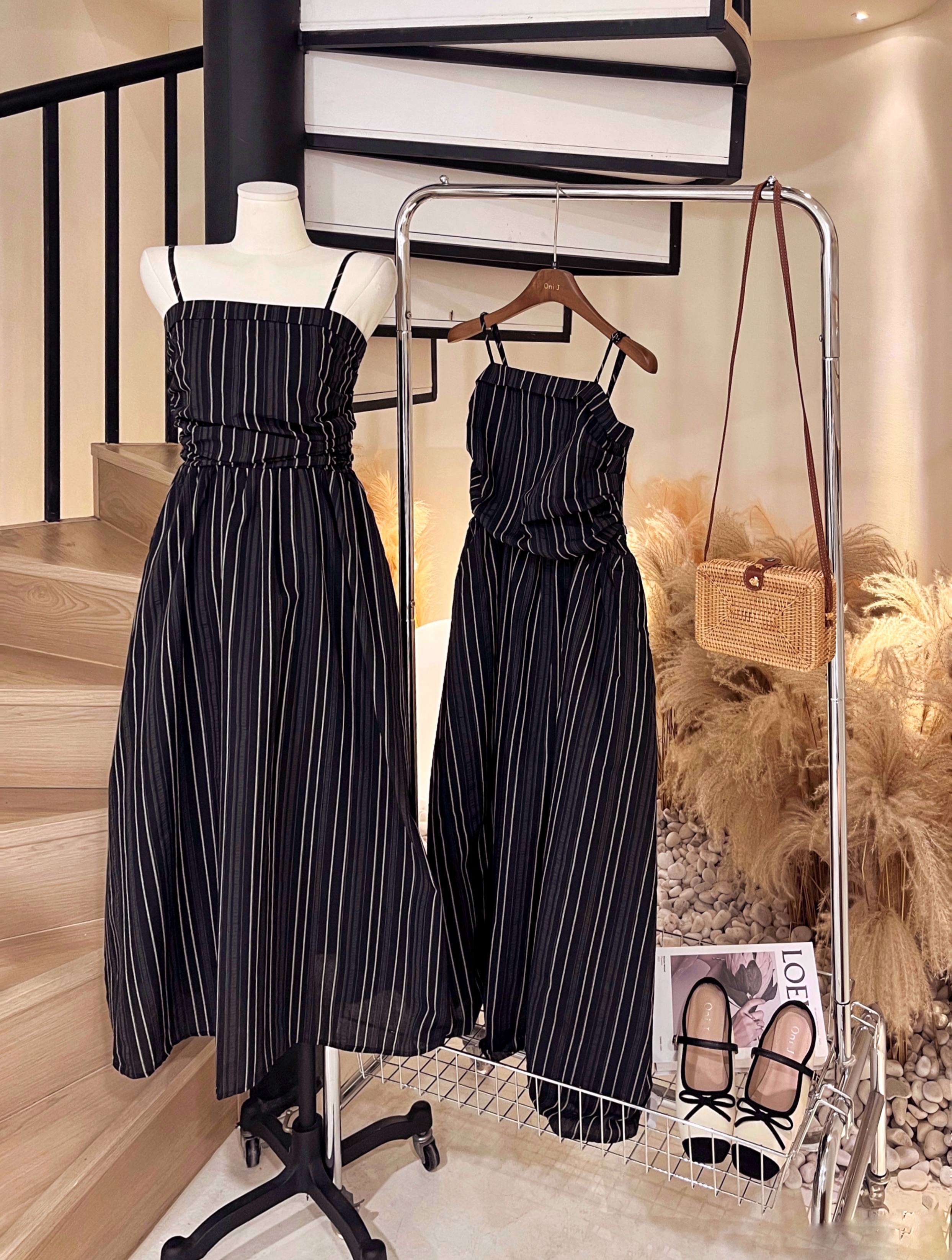 线条吊带连身裙