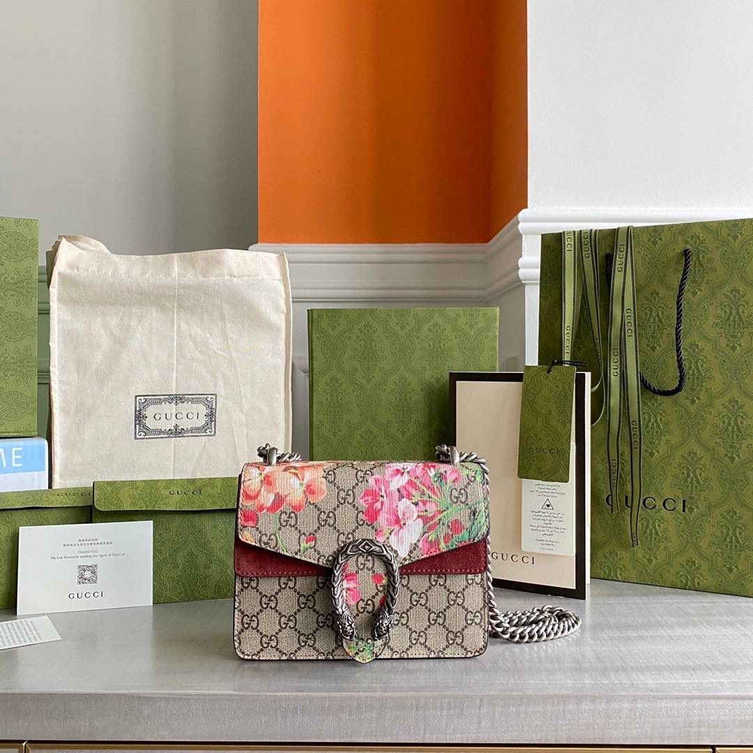 👜独家特级正品品质 g的经典之作，新包装！421970小号酒神包，20165cm！颇具结构感的迷你包，高级人造革花朵图案中配以织纹虎头马刺扣滑动链条包带有多种背法，可在肩背和手提之间自由转换. 附带️全套最新绿色系列环保包装✨🔥