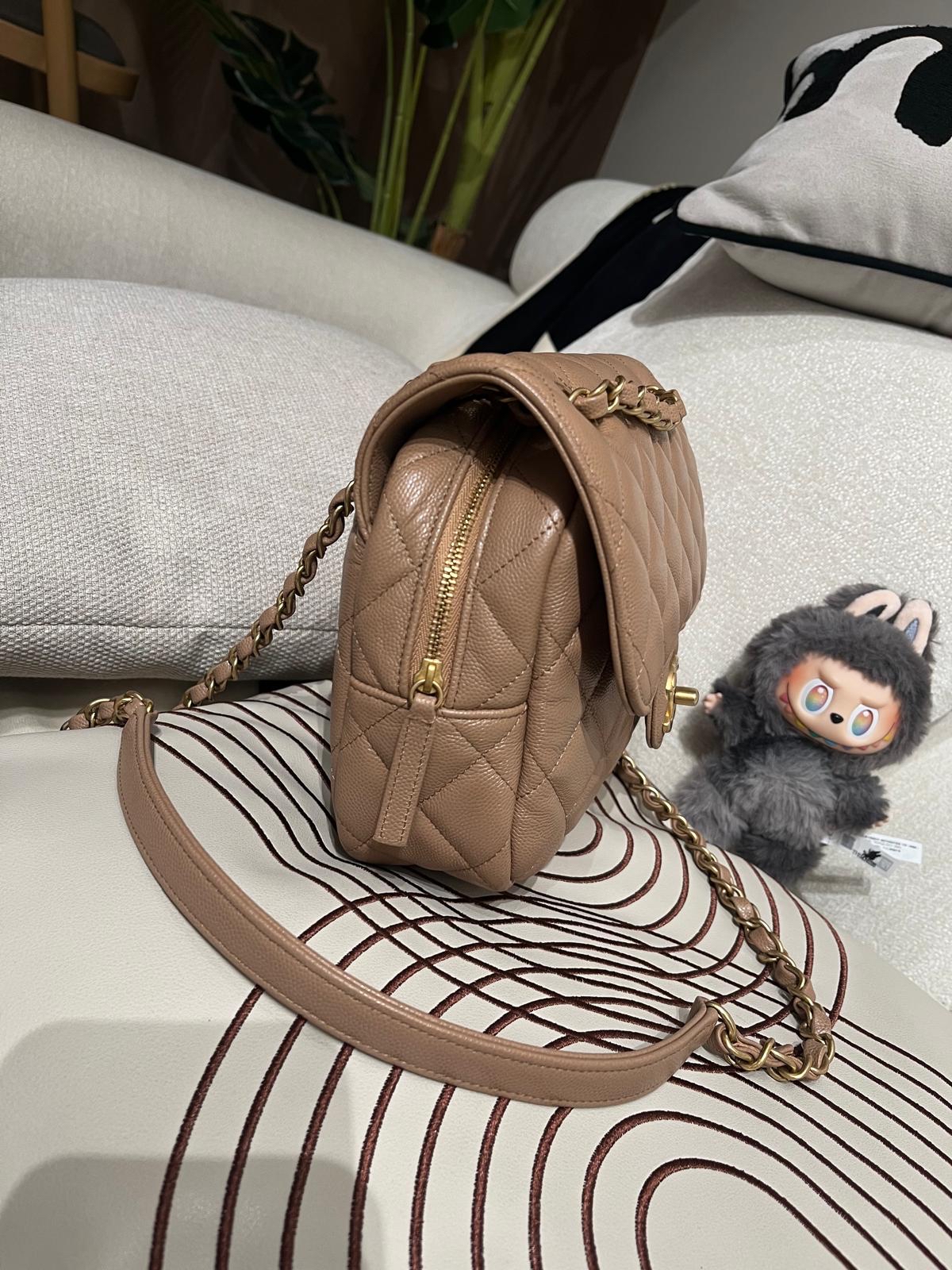 CHANEL Flap bag AS3546 shoulder bag beige 荔枝牛皮,晶片100%Authentic,98%new ✅Microchip ✅dust bag ✅BOX