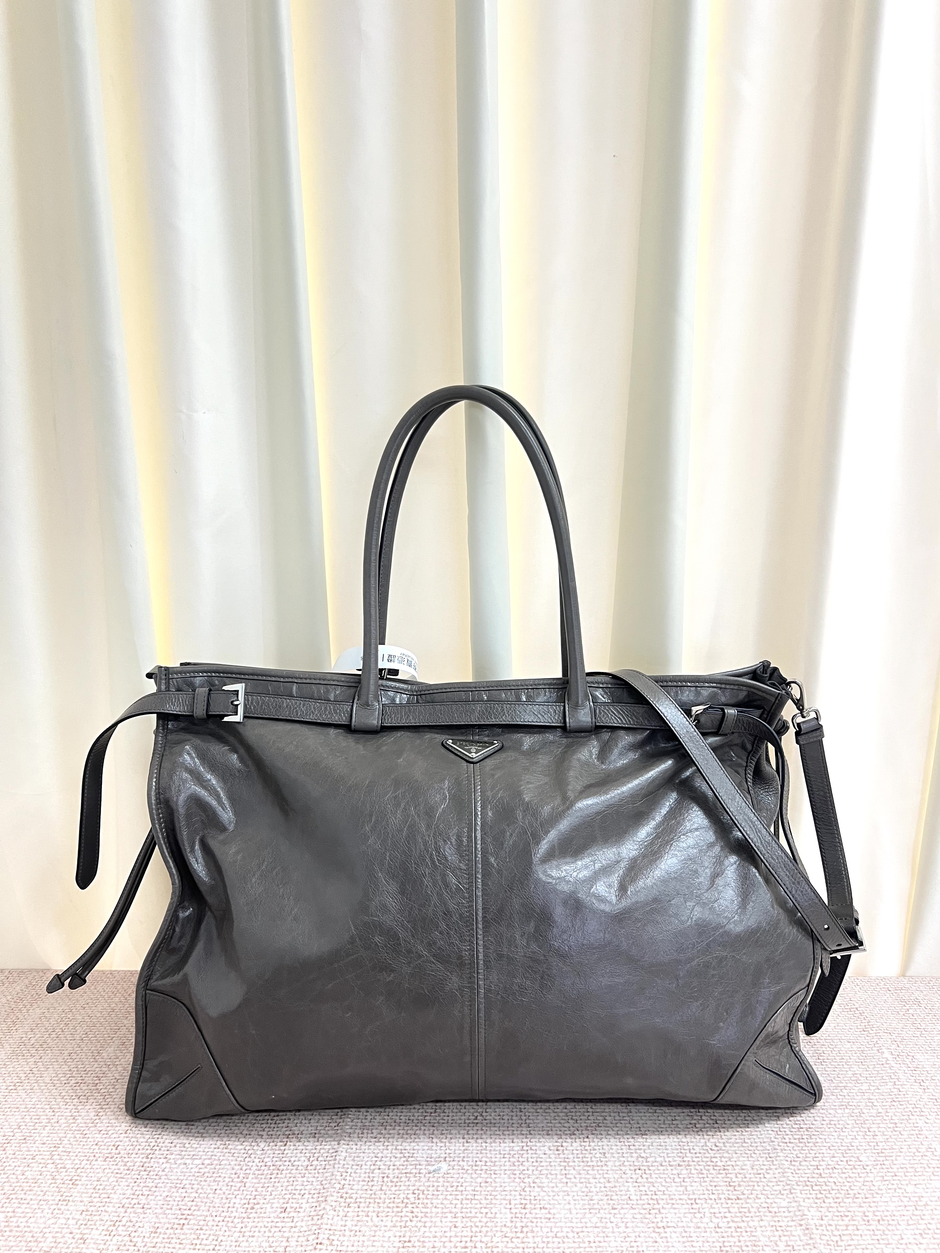 Pre-Owned PRADA Bonnie Antiqued Leather Tote Bag / Product Code: 26042208