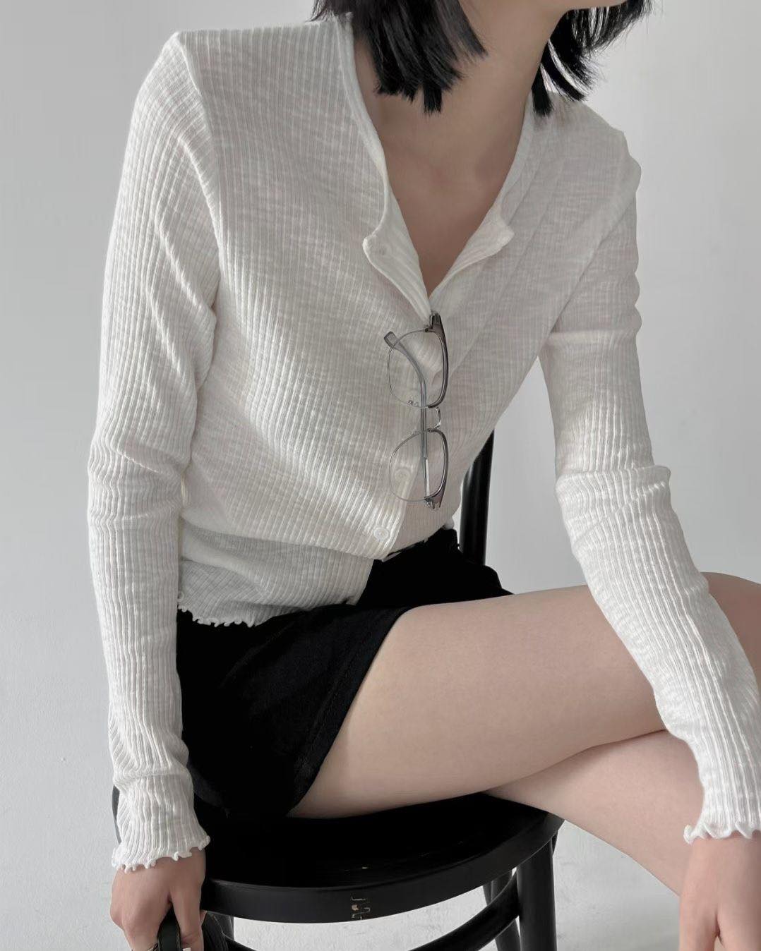 開鈕木耳邊直紋Cardigan