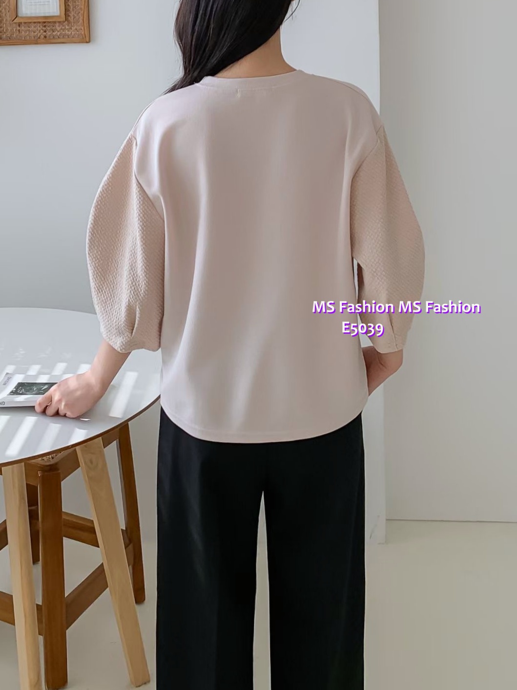 E5039 壓紋泡泡中袖top