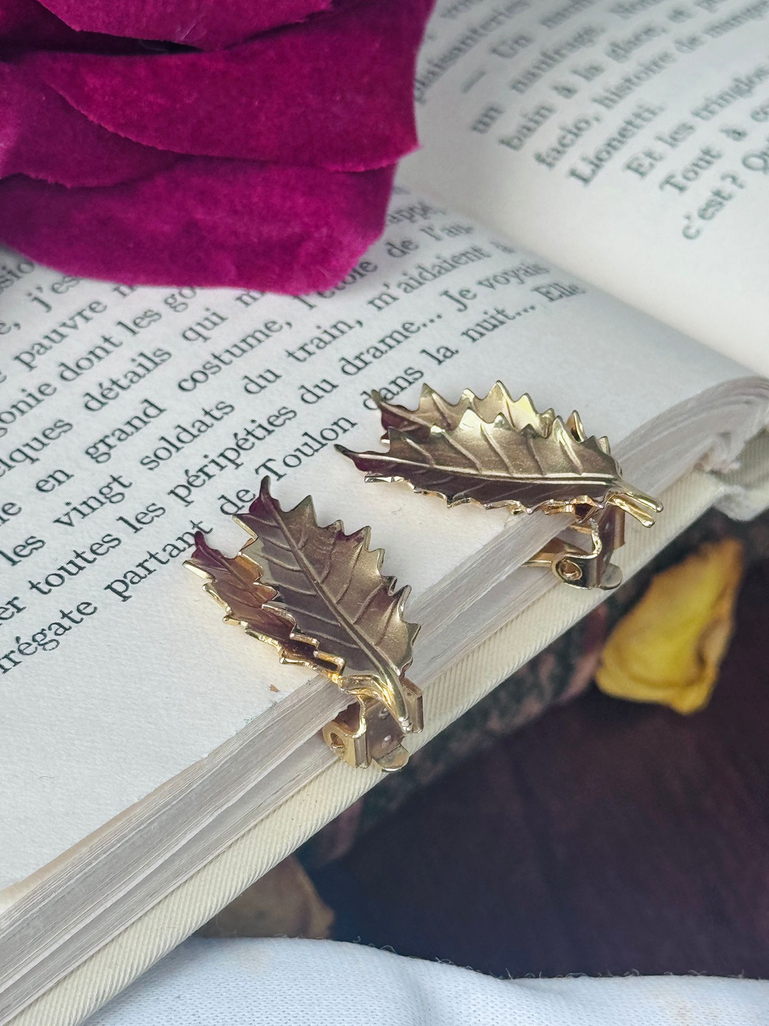 Vintage c.a. 1960-80s Champagne Gold Double-Leaf Clip Earrings (MT2589-9)