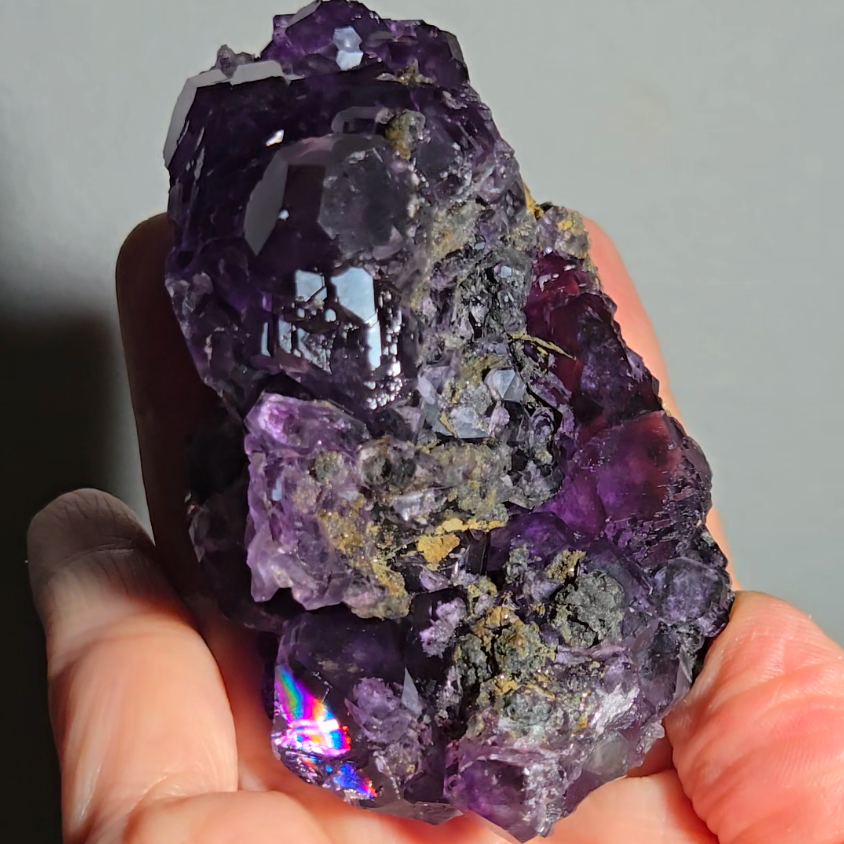 Tanzanite fluorite with rainbows, dodecahedrons - FL364