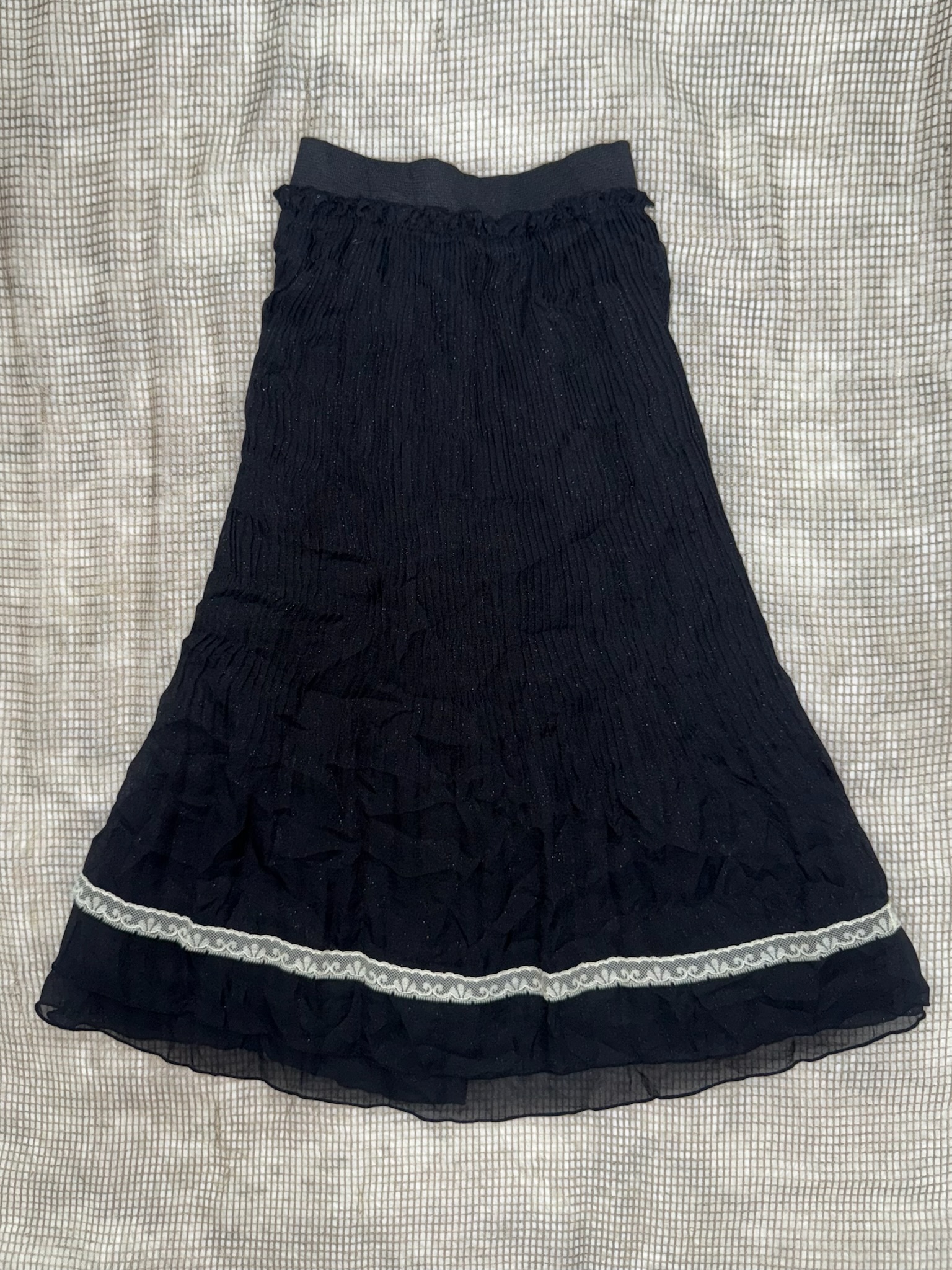 Y2K Black Glitter Pleated Skirt with Contrast White Lace Inlay