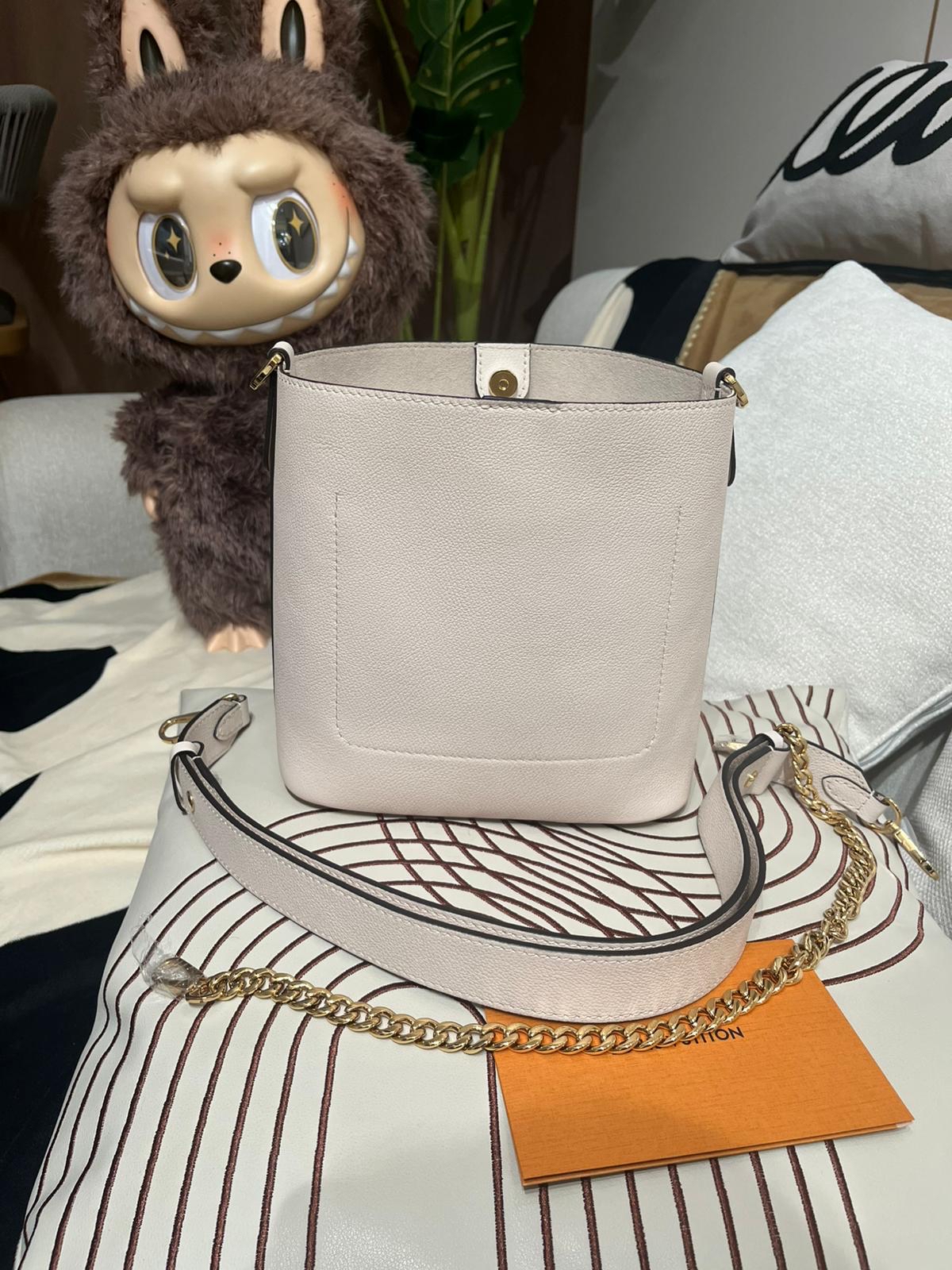 Lv lock and walk bucket bag M24638 100%Authentic ,99%new ✅專門店收據✅NFC✅dust bag  