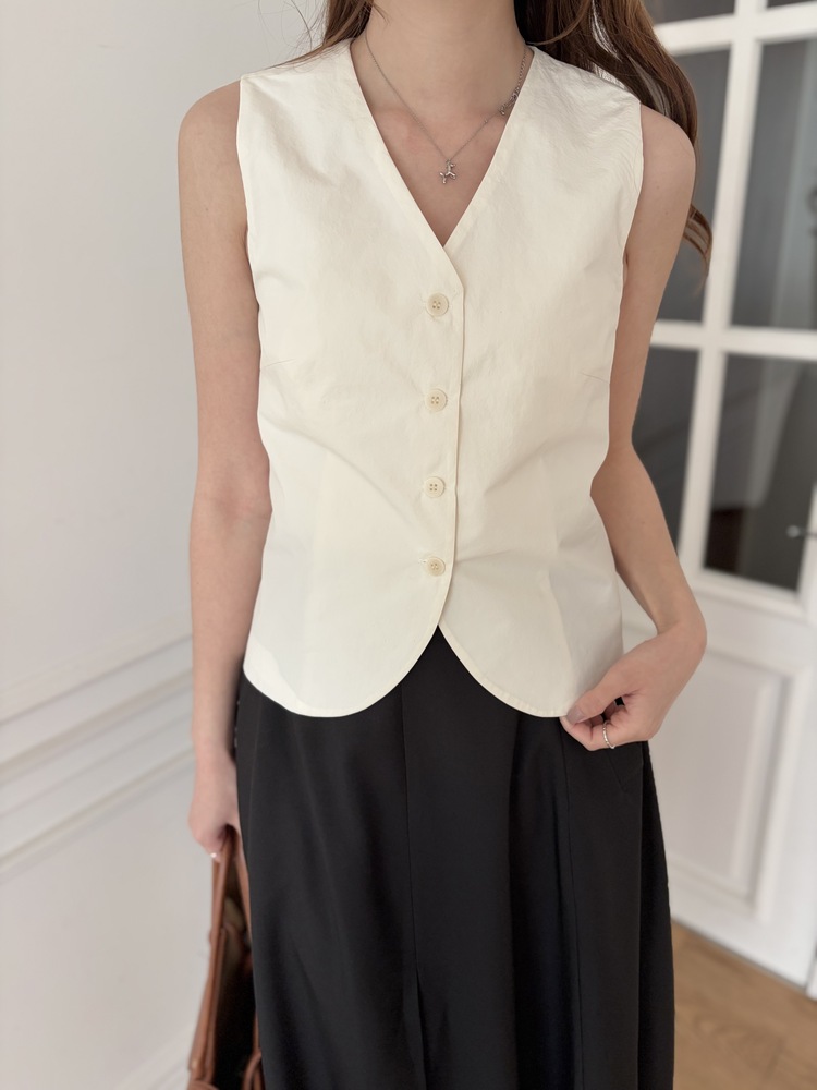 Minimal Buttoned Vest (Ivory)