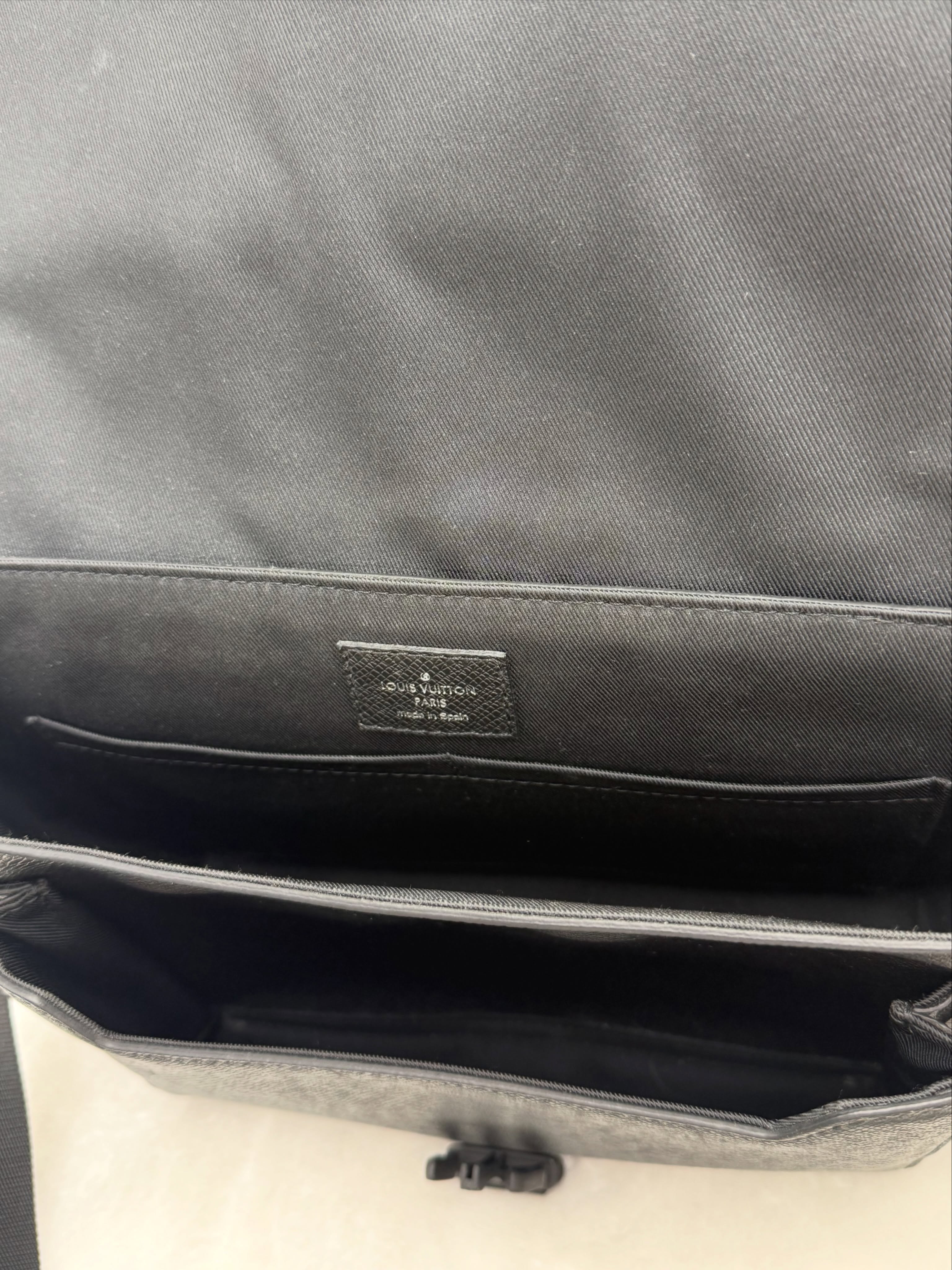 Lv👜 PRE OWNED 🛍️Taigarama黑花郵差包 🖤
