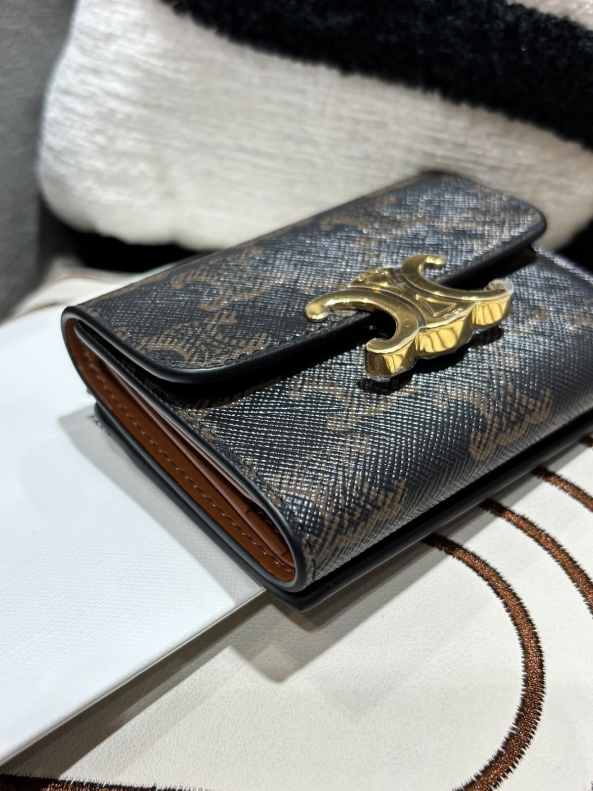 全新 Celine compact wallet TRIOMPHE 摺疊銀包連散子包 100%Authentic,全新貨品 ✅26專門店收據✅dust bag ✅box