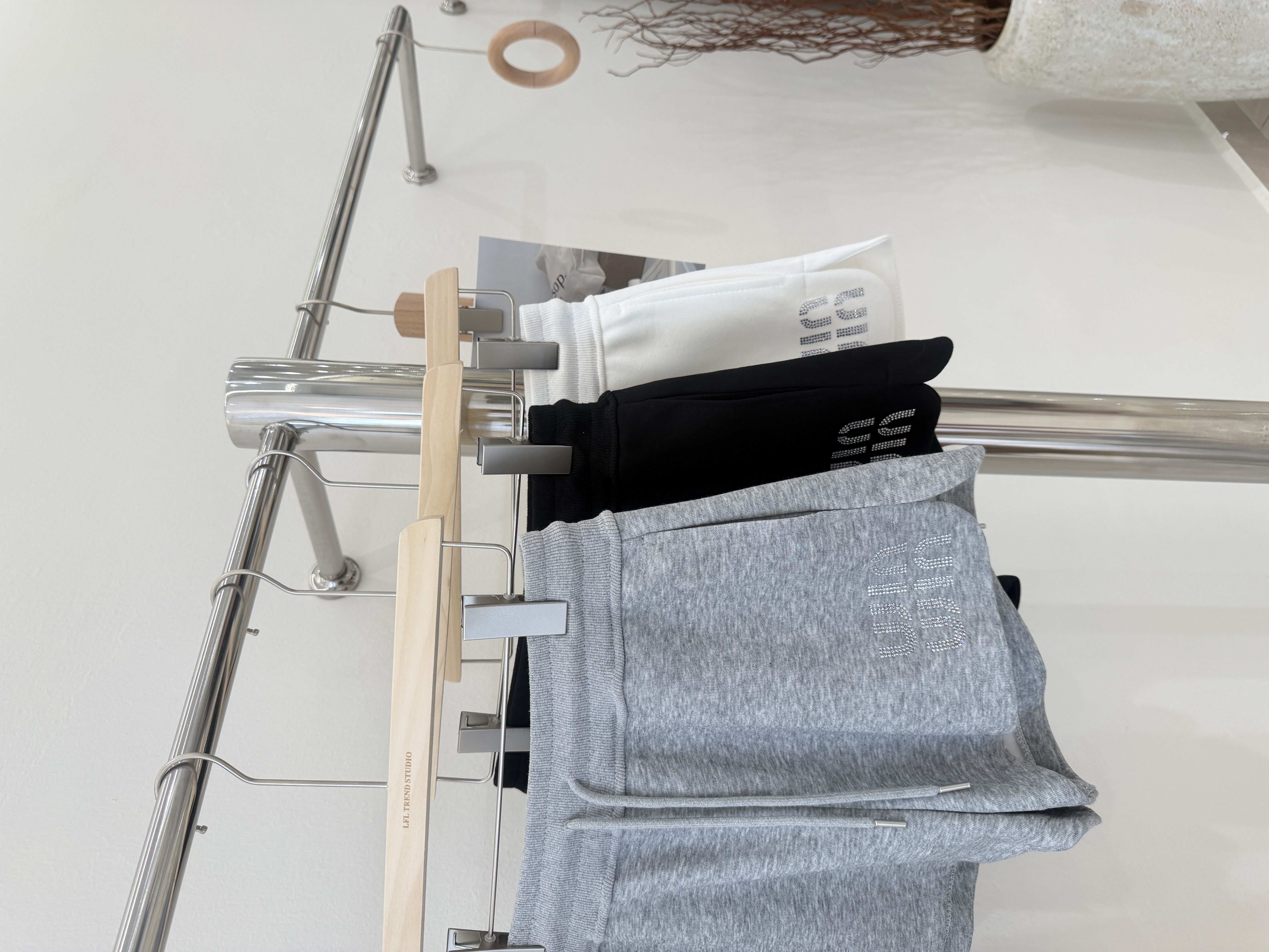 6358 爆款水钻字母休闲裤