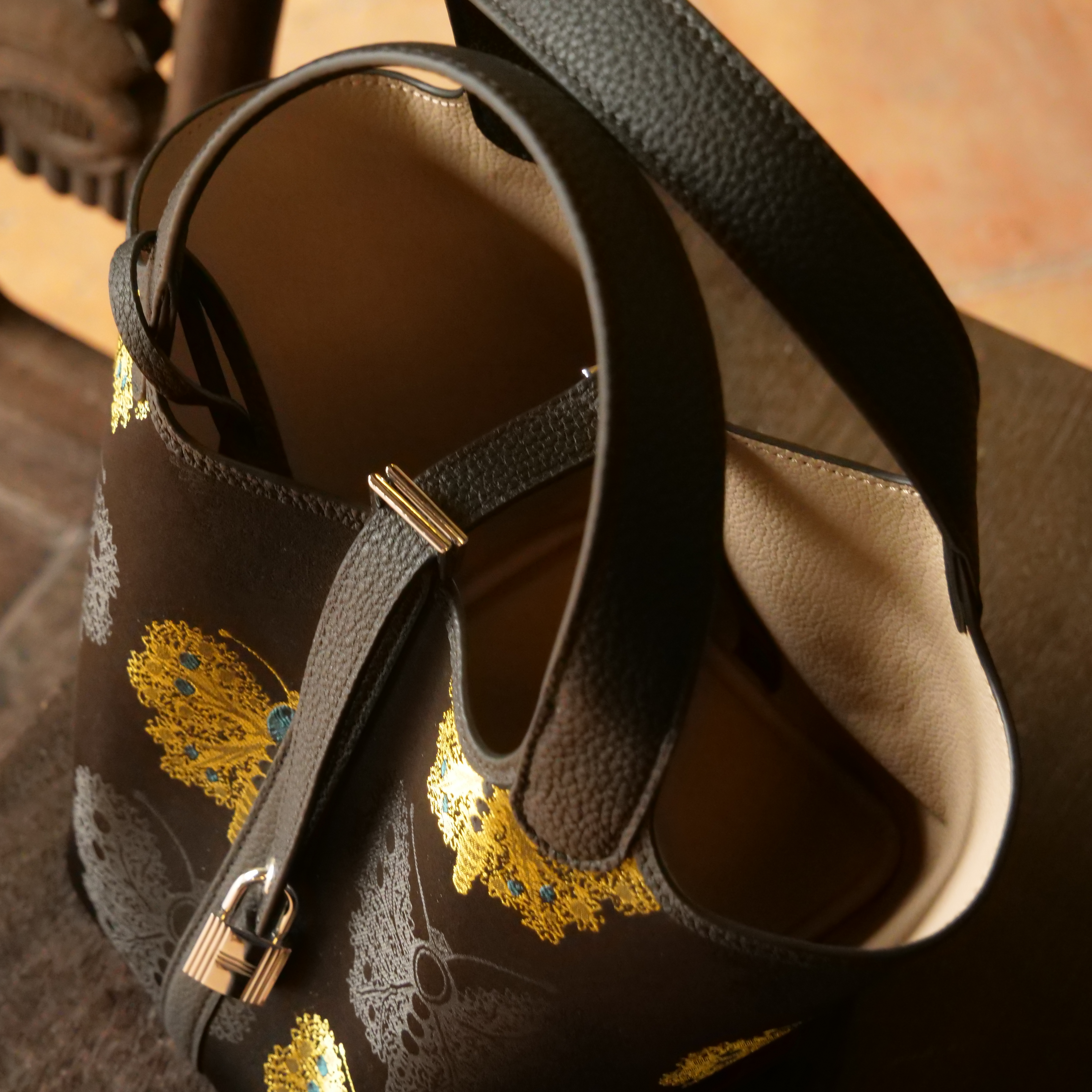 宋錦∞黑金蝴蝶牛皮水桶袋