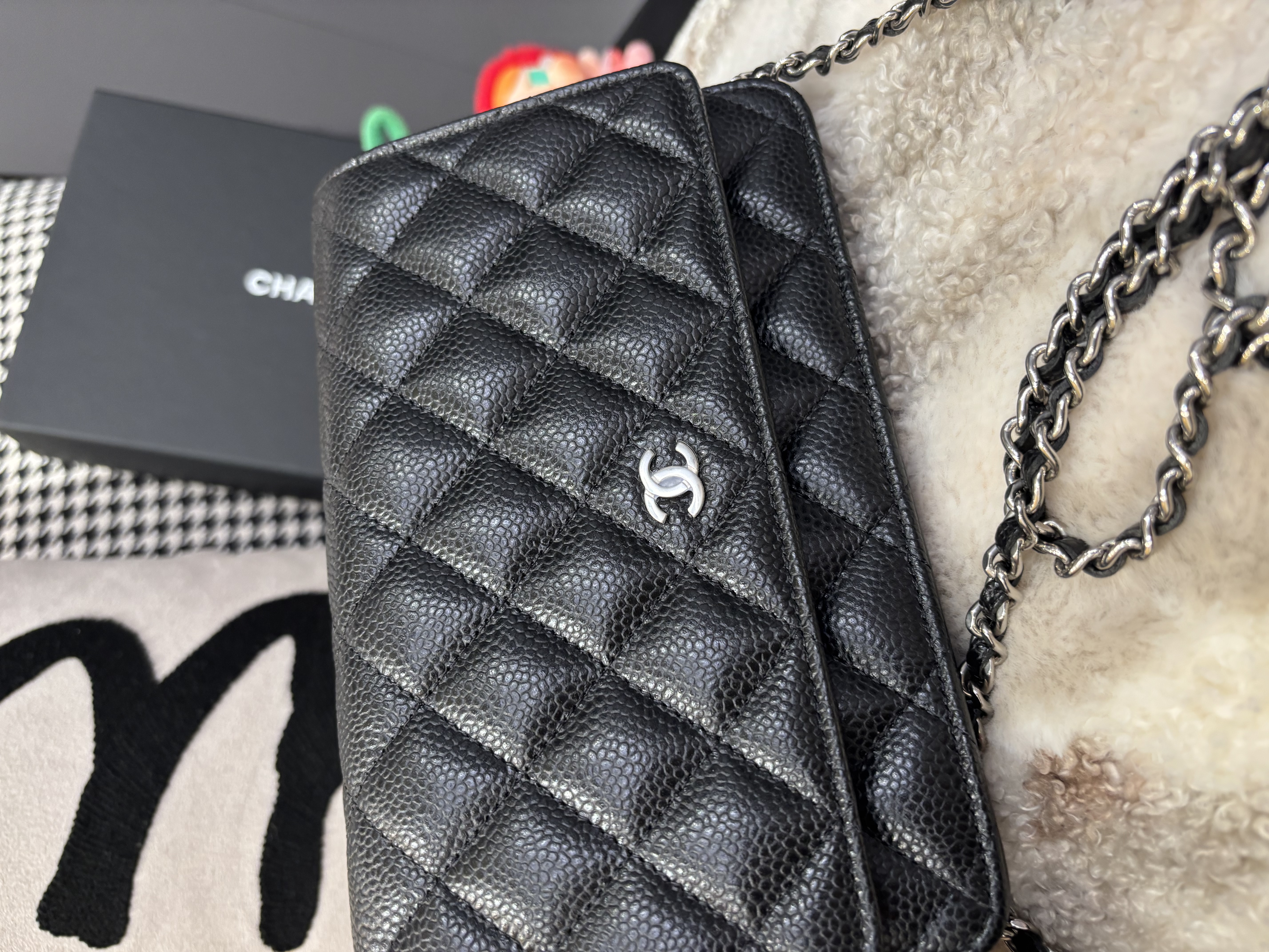 全新 Chanel wallet on chain 黑色荔枝牛皮銀扣 WOC 100%Authentic, 全新 Brand New  ✅日本單 ✅晶片✅dust bag ✅box