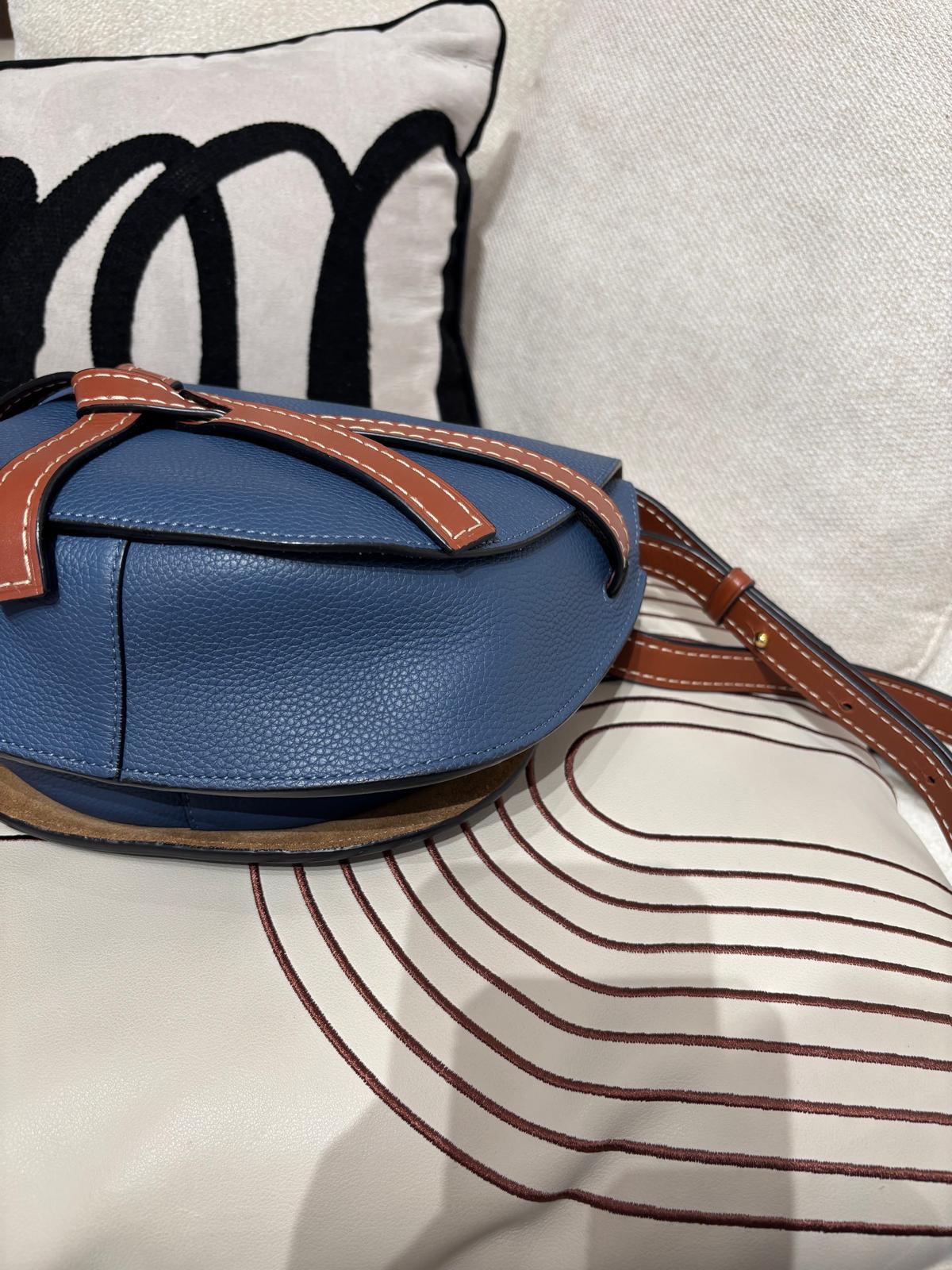 Loewe gate small 牛仔藍 100%Authentic ,95%new ✅dust bag