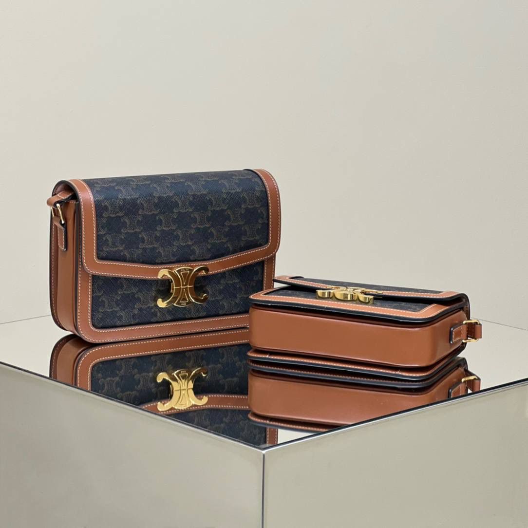 🔥大货实拍图 𝗖𝗘𝗟𝗜𝗡𝗘 ♥ 𝗧𝗥𝗜𝗢𝗠𝗣𝗛𝗘 𝗕𝗢𝗫 型号：191242 中号尺寸：22.5*16*7cm 小号尺寸：18.5*14*6cm 𝑪𝒆𝒍𝒊𝒏𝒆老花凯旋门，老花配纯色包边的设计，散发着法式优雅的气息，简直是复古到心坎儿😍