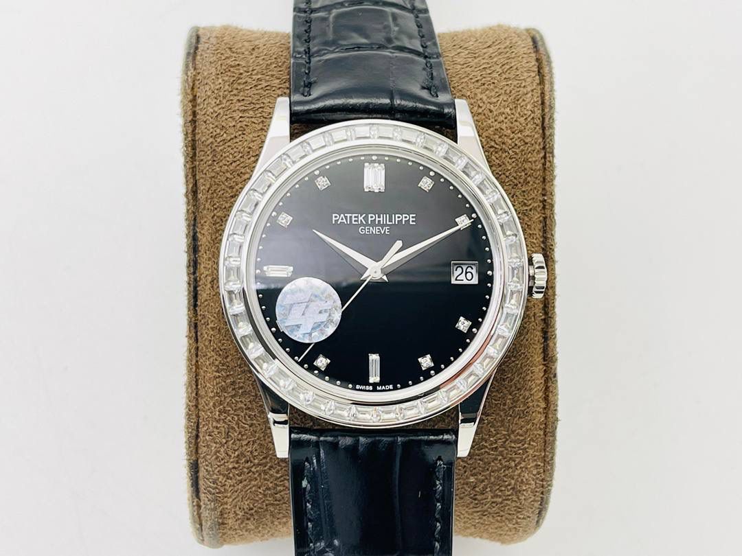 2021心诚所致，震撼推出精细美学代表之作——百达.翡丽古典表系列——5296V3版！【细节升级如下】腕表尺寸38mmX9mm 薄而有质！🤩😍 1⃣️完善表壳细节，提升打磨质量，独家还原出正品的完美比例和特有质感。 2⃣️刻度，指针采用最新的贵金属电镀技术加持，效果更佳出彩！ 3⃣️“锅盖型”微凸蓝宝表镜，版型与正品一致，效果通透，辨时清晰。 4⃣️【引领一体机时代】采用定制版Cal.324一体机——更薄，更稳，更像。 【表带】经典意大利小牛皮表带，纹路清晰，质感上乘。针式表扣打磨齐整光亮，通用原装无压力。