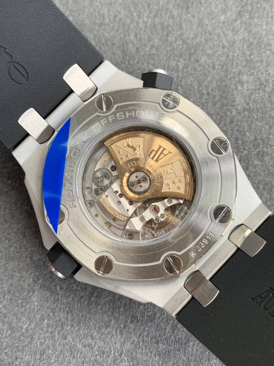 爱彼AP15710王者归来！励志要把钢表爆品细节做到最好！🔥💯腕表尺寸42mmX14.1mm！1.最强表壳打磨，地表最佳，舍我其谁，成本暴增，只为最像；2.最强机芯夹板打磨，特调色18K玫瑰金自动托颜色；3.最人性化的可松动头粒缓冲区域，确保吻合原装设计；4.最立体和最工整的盘面“饼干纹理”保证和正品一模一样：5.最持久的夜光和对的最齐的内应刻度，ZF直击重点，大家再也不用为此头痛；6.最硬螺丝，而且螺丝凹槽是月牙形状和正品一致；7.最接近原装的指针，切面锋利整齐无毛刺；8.最接近原装日历放大镜，通透性市面最强；9.最强蓝宝镜面通透感官，并镀有防眩晕增透镀膜；【机芯】采用ZF独家定制版AP.CAL.3120机芯，功能稳定，外观最像‼️‼️