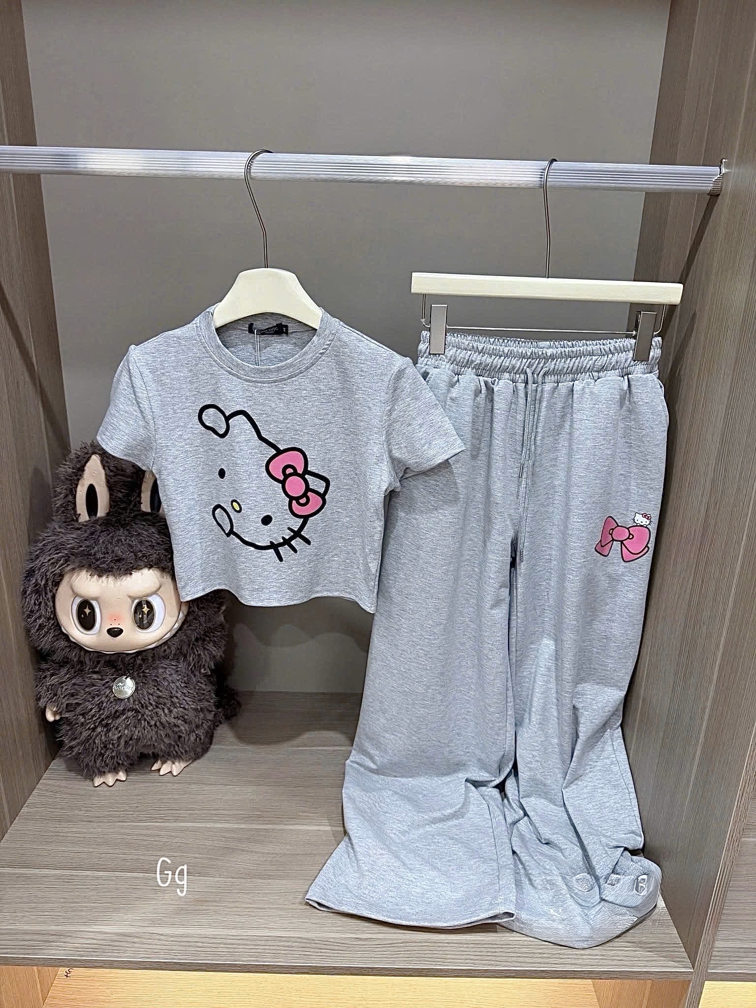 灰色Hello Kitty套裝