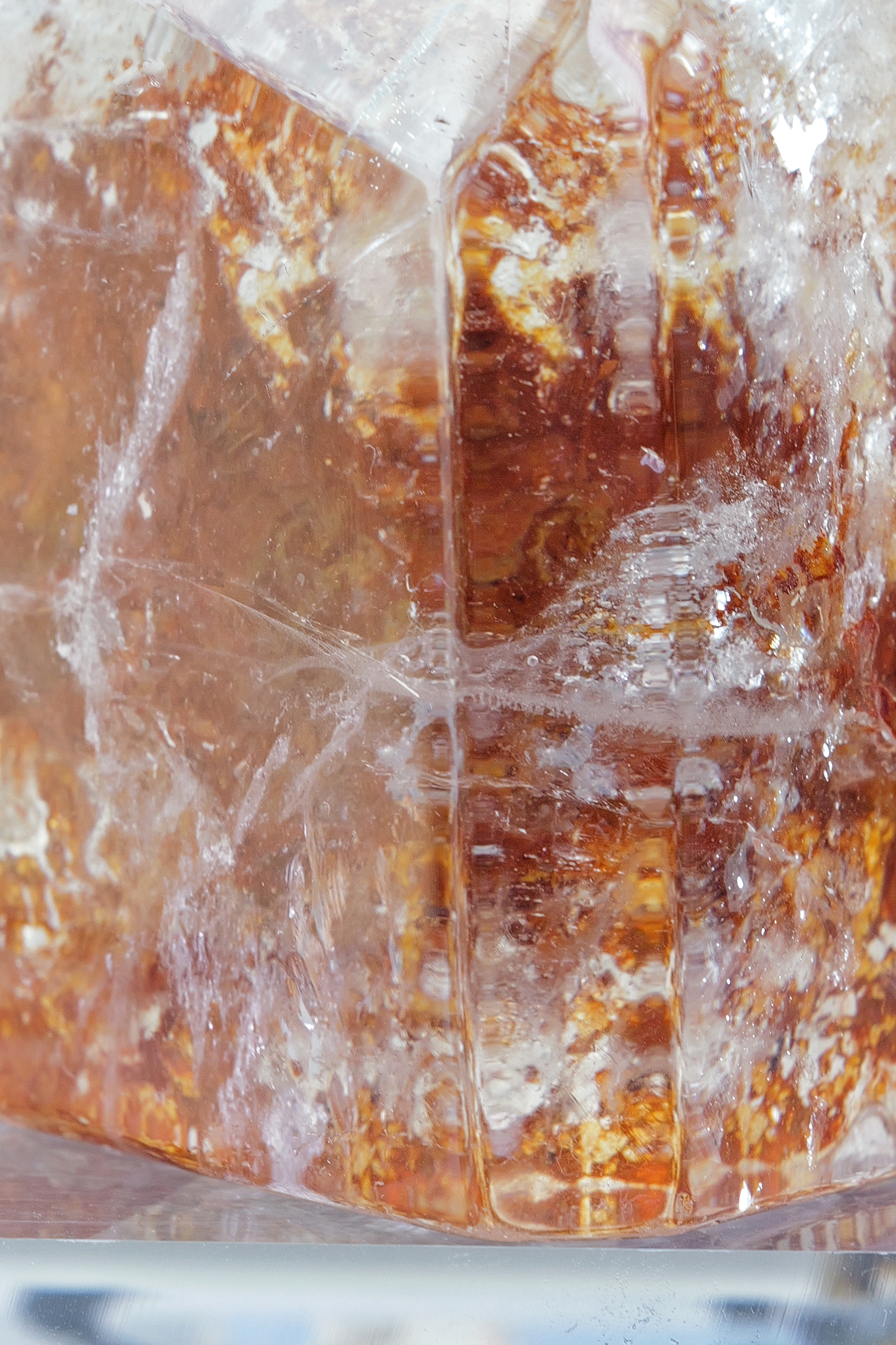 ꧁ 1.3Kg 12.2cm白水晶共生紅泥柱꧂CQ.1016C71G13AF-RA1*11JT