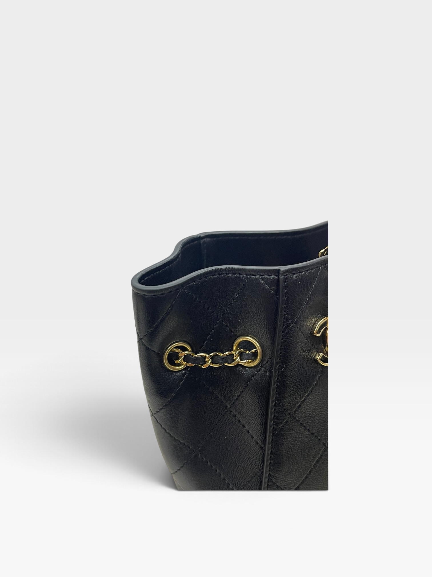 Pre-Owned CHANEL Bucket Bag / Product Code: 102912