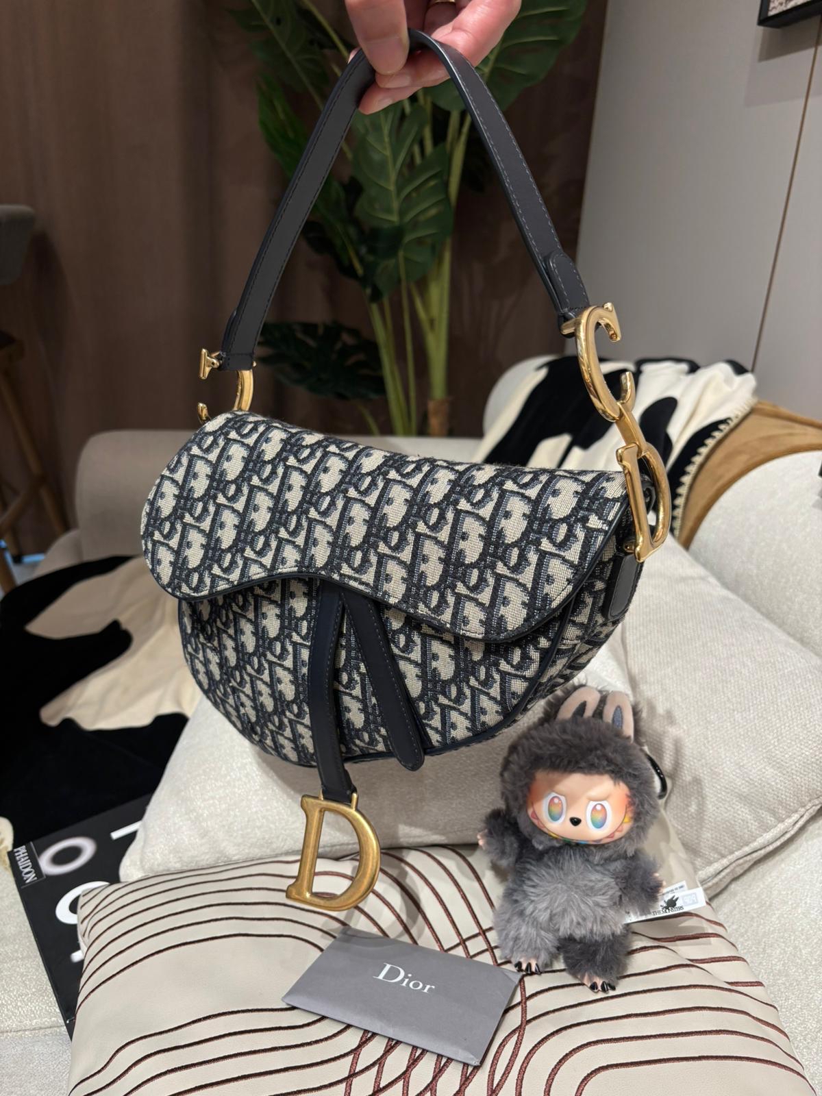 Dior Saddle Medium Hogo Bag 100%Authentic, 98%New ✅ certificate ✅Dust bag ✅Box