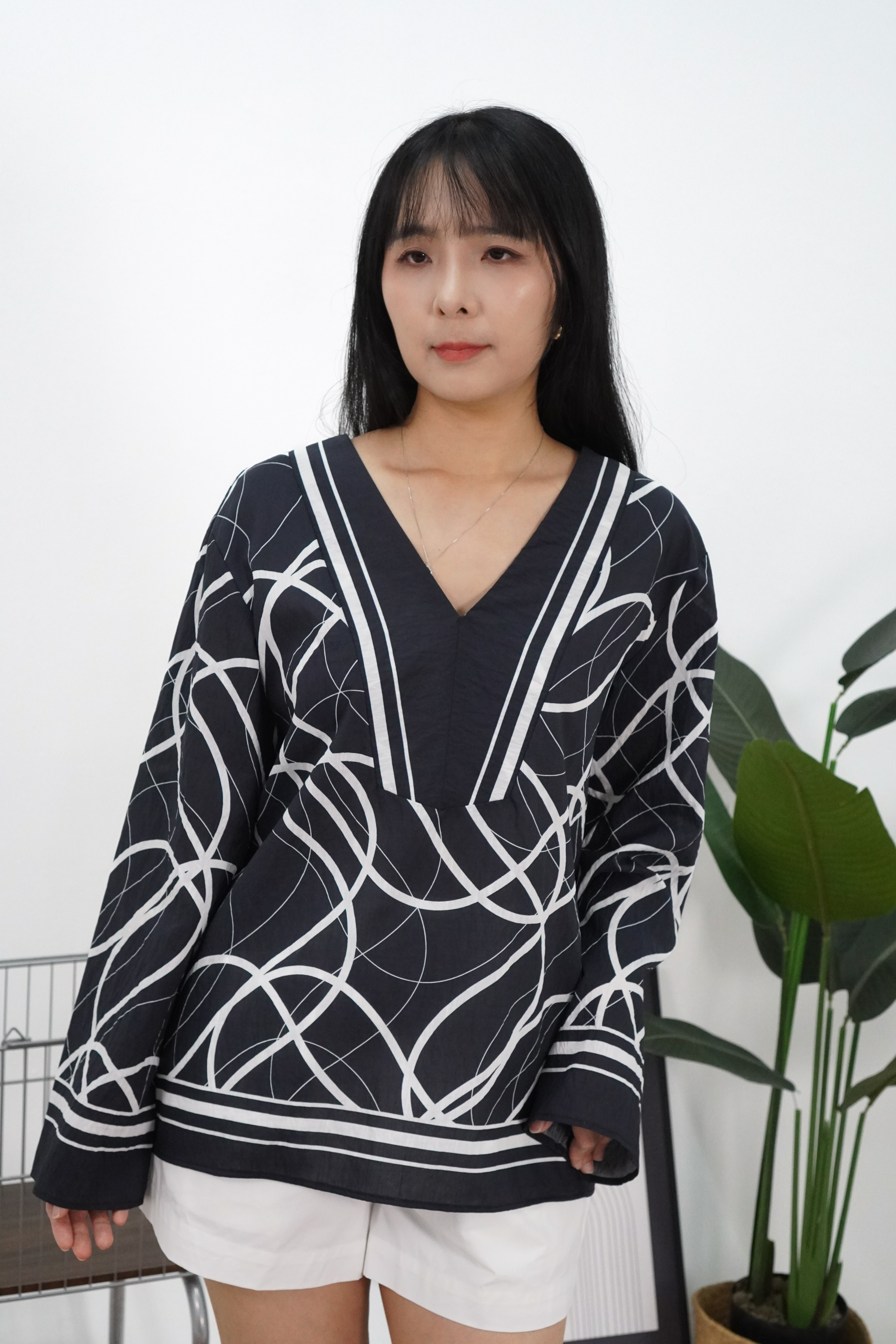 线条印花蓝色长袖上衣