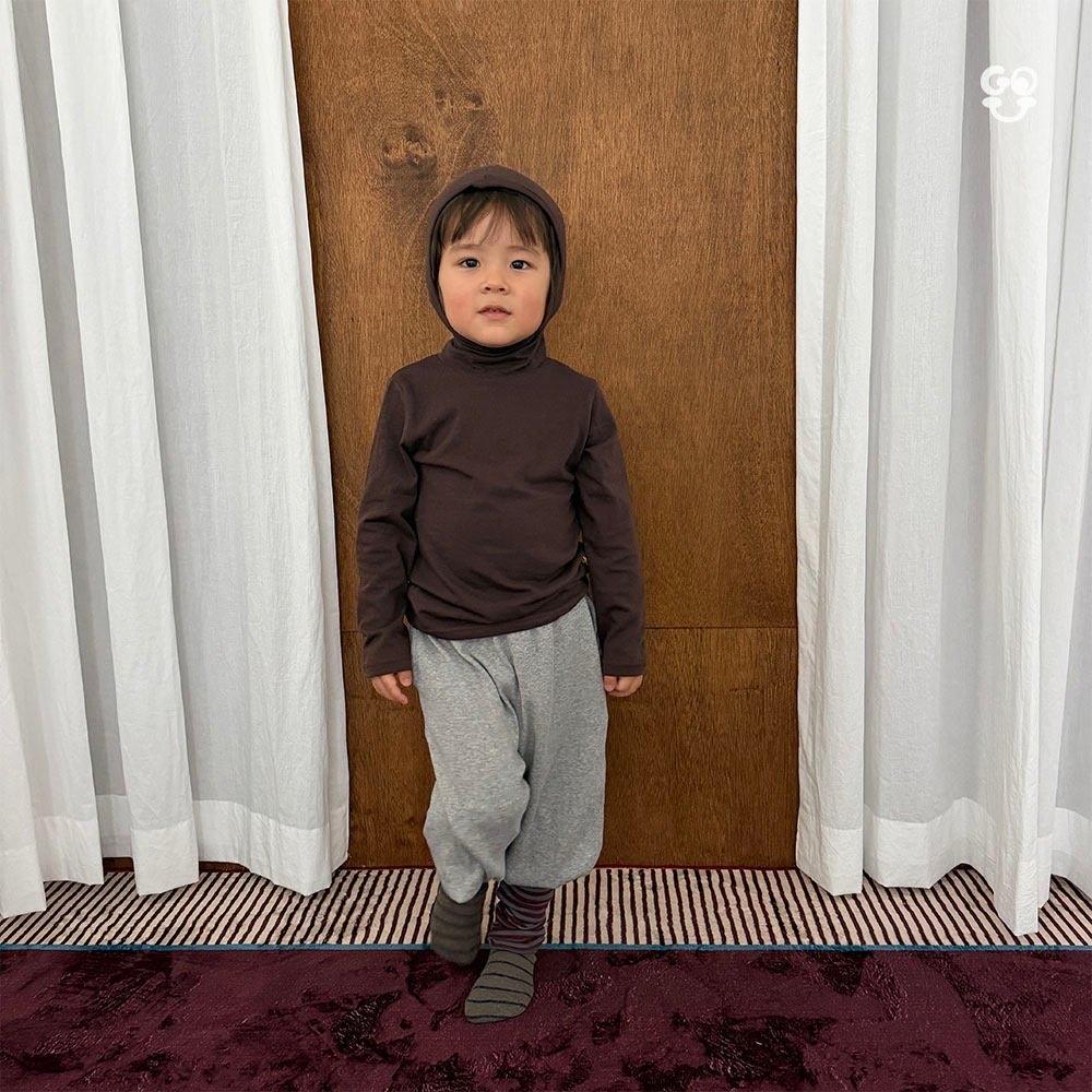 GOU | Versatile Hooded Turtleneck (with mom)