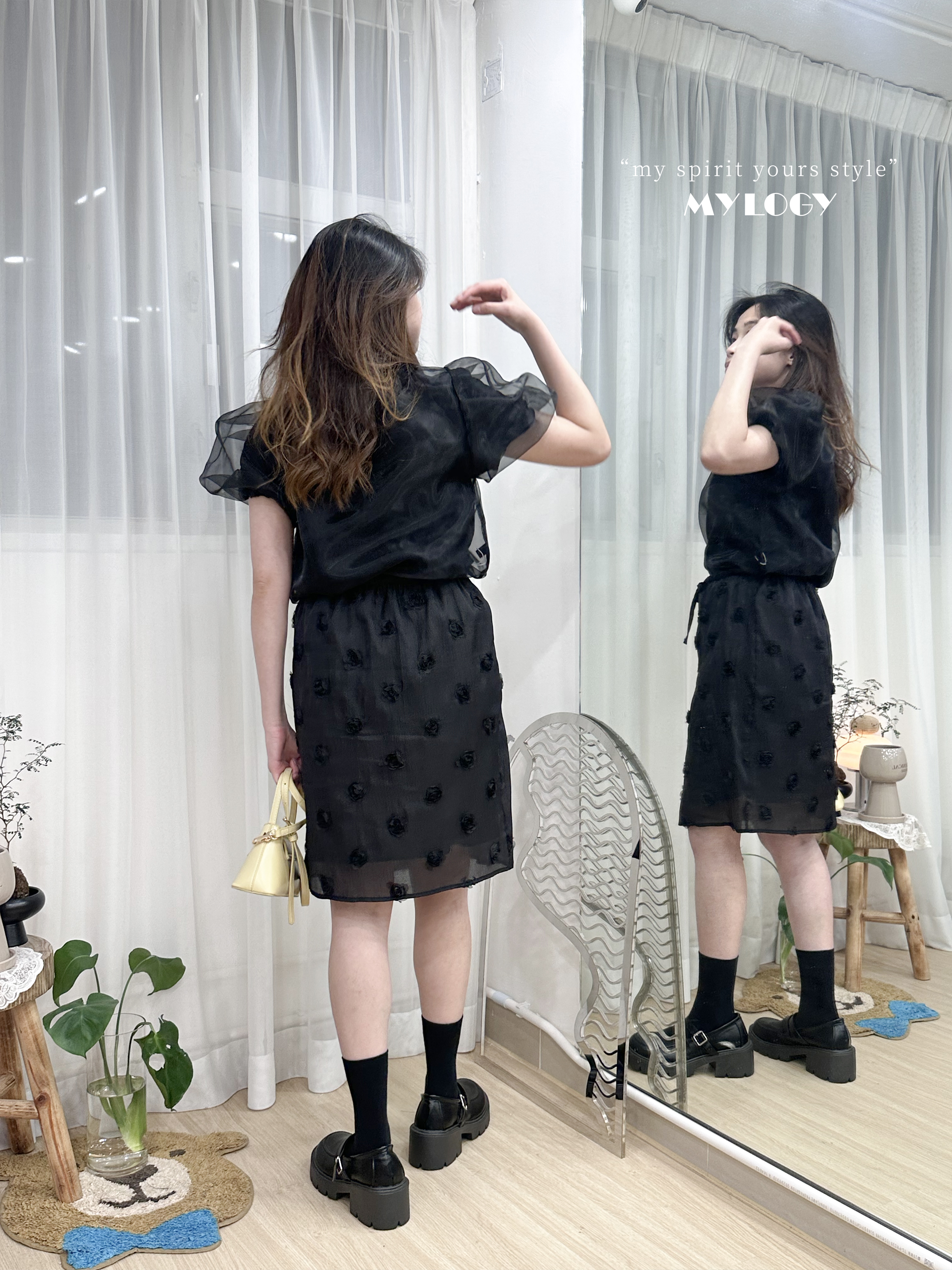內斂小香風～立體玫瑰花短裙 DN0001 - 黑色 Black