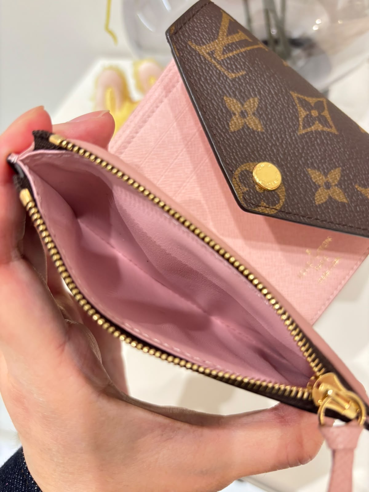 Lv victorine wallet 100%Authentic, 98%new ✅Dust bag 