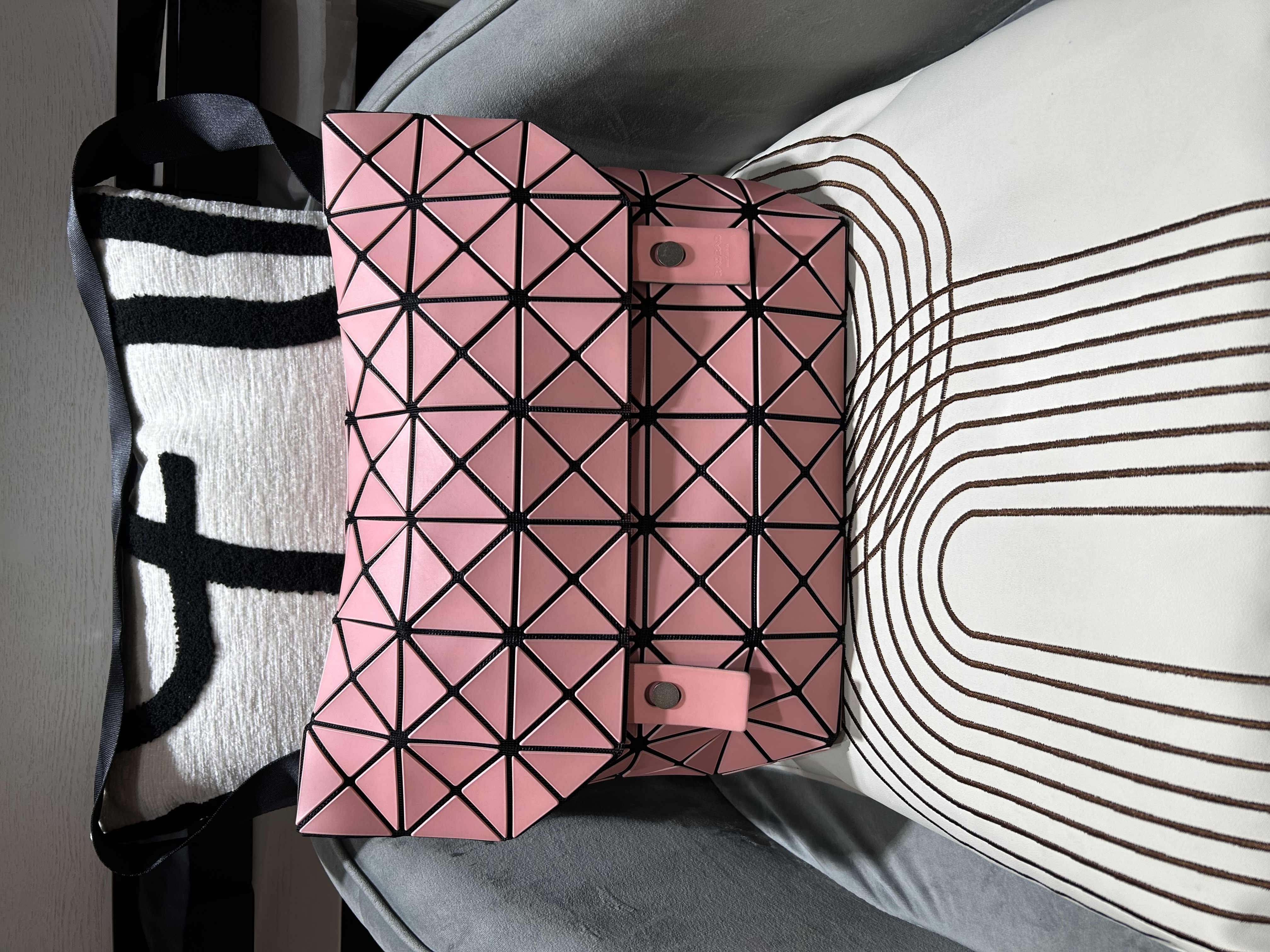 Issey Miyake Bao Bao flap messenger bag Crossbody Bag 100%Authentic, 95%New ✅Dust bag