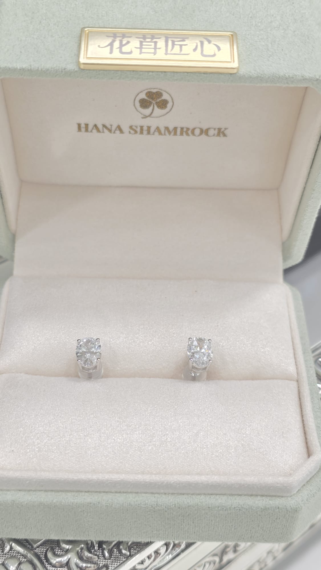 18K白橢圓形培育鑽石耳釘 D2.0ct/2