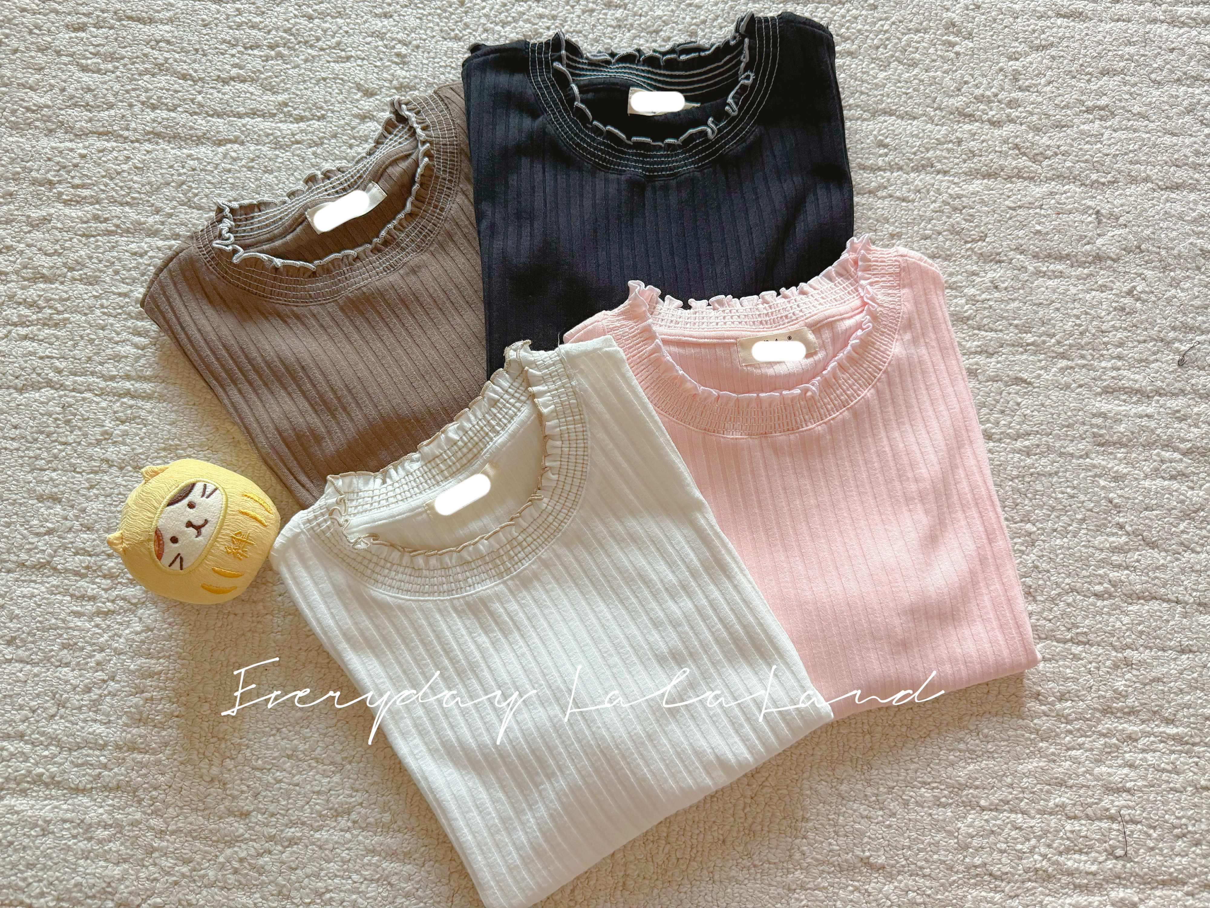 ❥ New arrival 。坑紋Ruffle領上衣 。