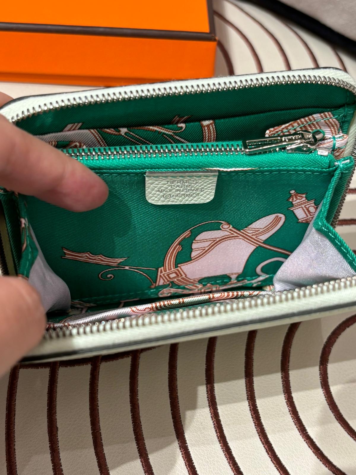 Hermes Silk in compact STAMP U 氣泡綠色 100%Authentic, 98%new ✅box 