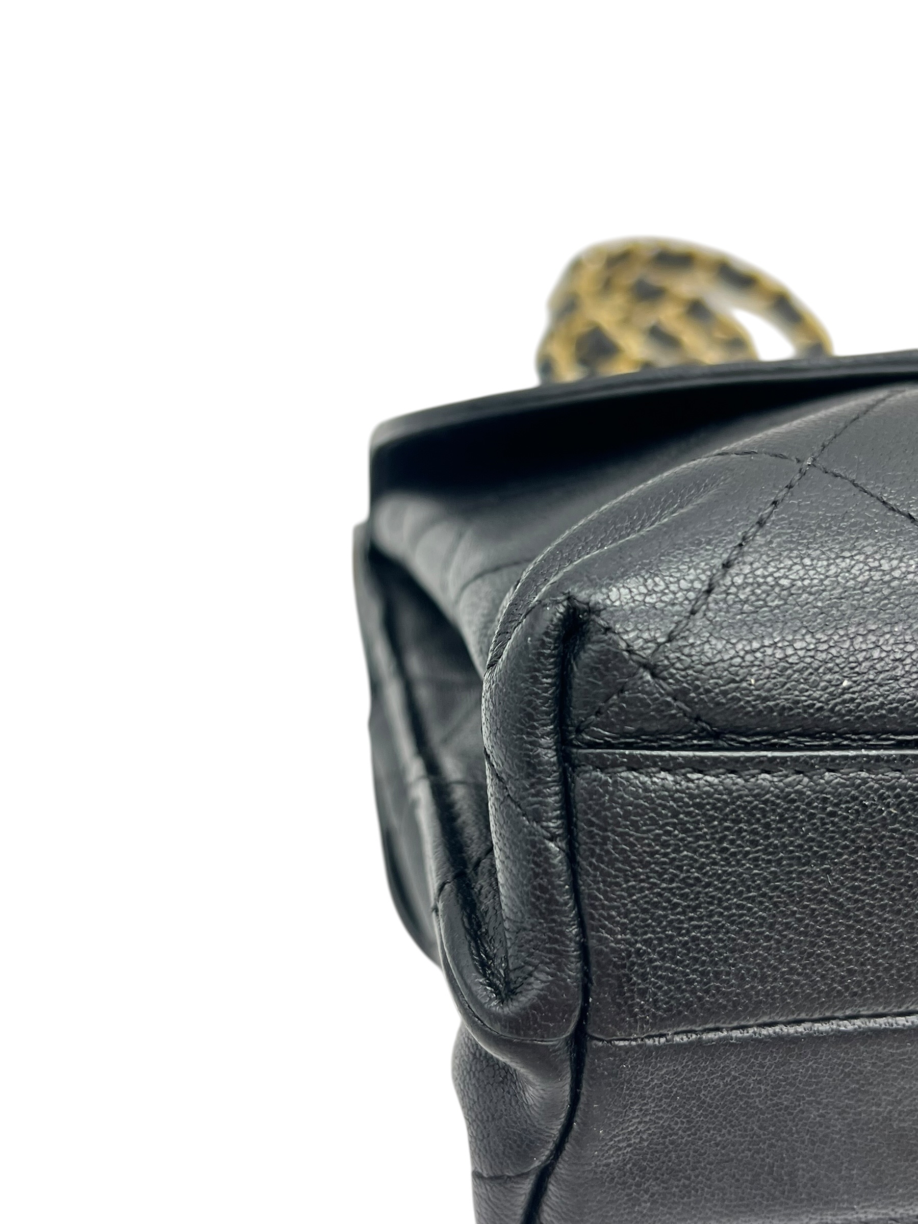 Pre-Owned CHANEL Matelasse Shoulder Bag in Navy / Product Code: 26060507