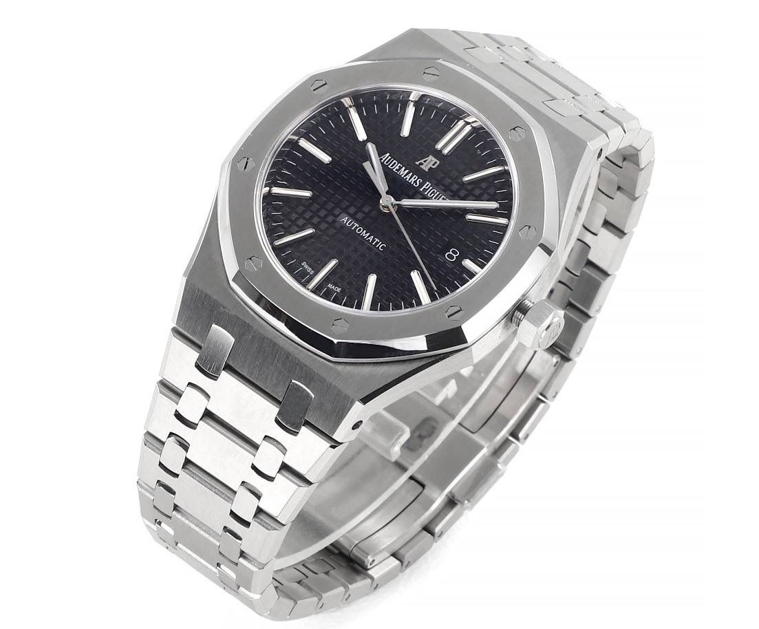 APS一体3120 最强"钢王"壳套特点 1、与原版一致:直径41毫米和厚度 9.8毫米 2、APS版的15400是市面上唯一能与原版各部件互换通用的版本，表壳所有结构位置和装配方式与原版一致 3、表壳表带细腻的拉丝且不会锋利的工艺更突显出APS一直对细节的一丝不苟 4、表带头粒连接表头处与正品一致的活动头粒设计 5、表扣的开关质感与各部位的雕刻工艺均与正品一致 6、APS版的15400兰色字面做工与颜色和正品放在一起几乎毫无色差 7、机芯方面完美复制原装3120机芯，真正的无卡度一体机芯，不再是9015加甲板